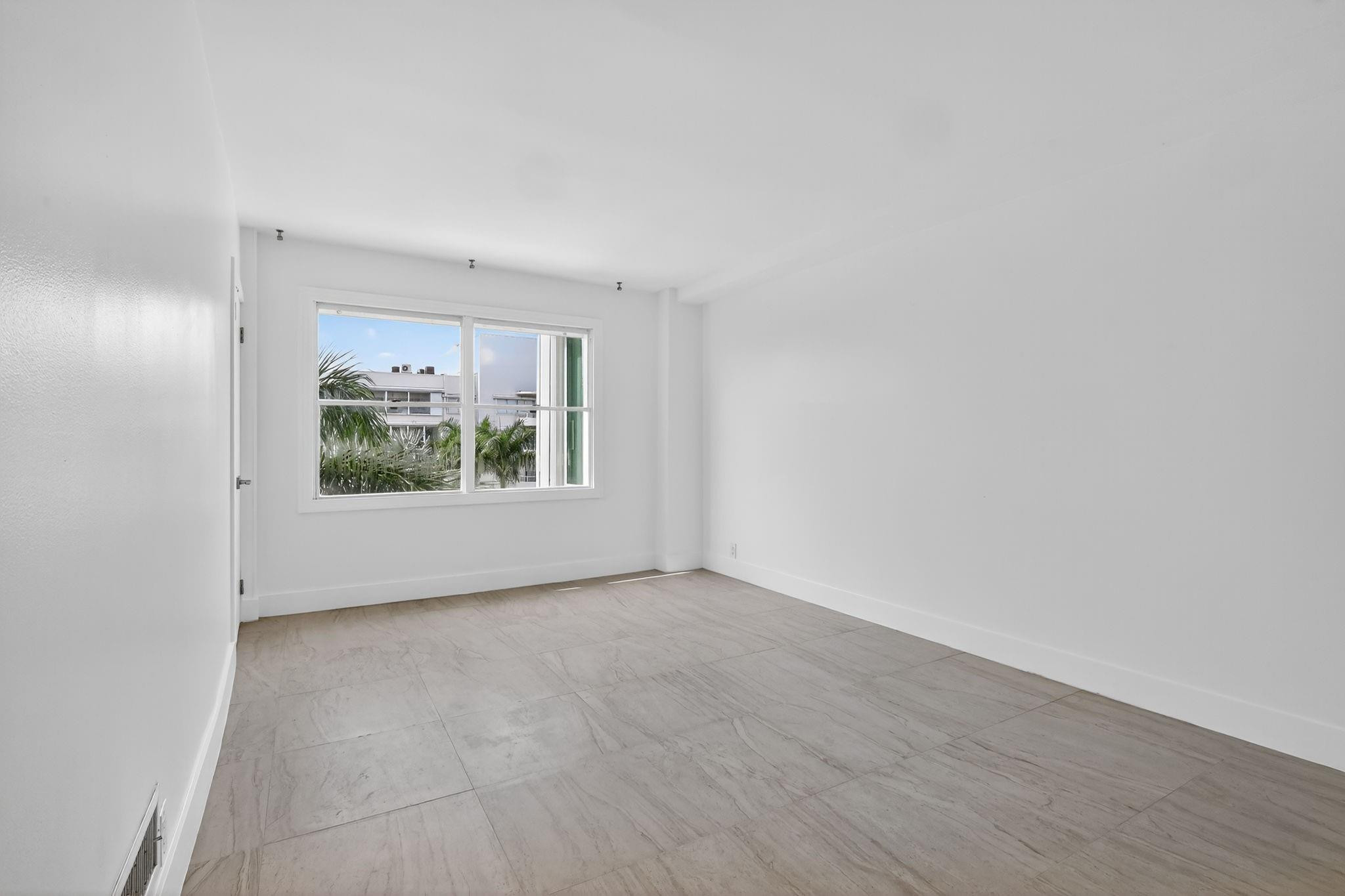 44 Cocoanut Row 507A