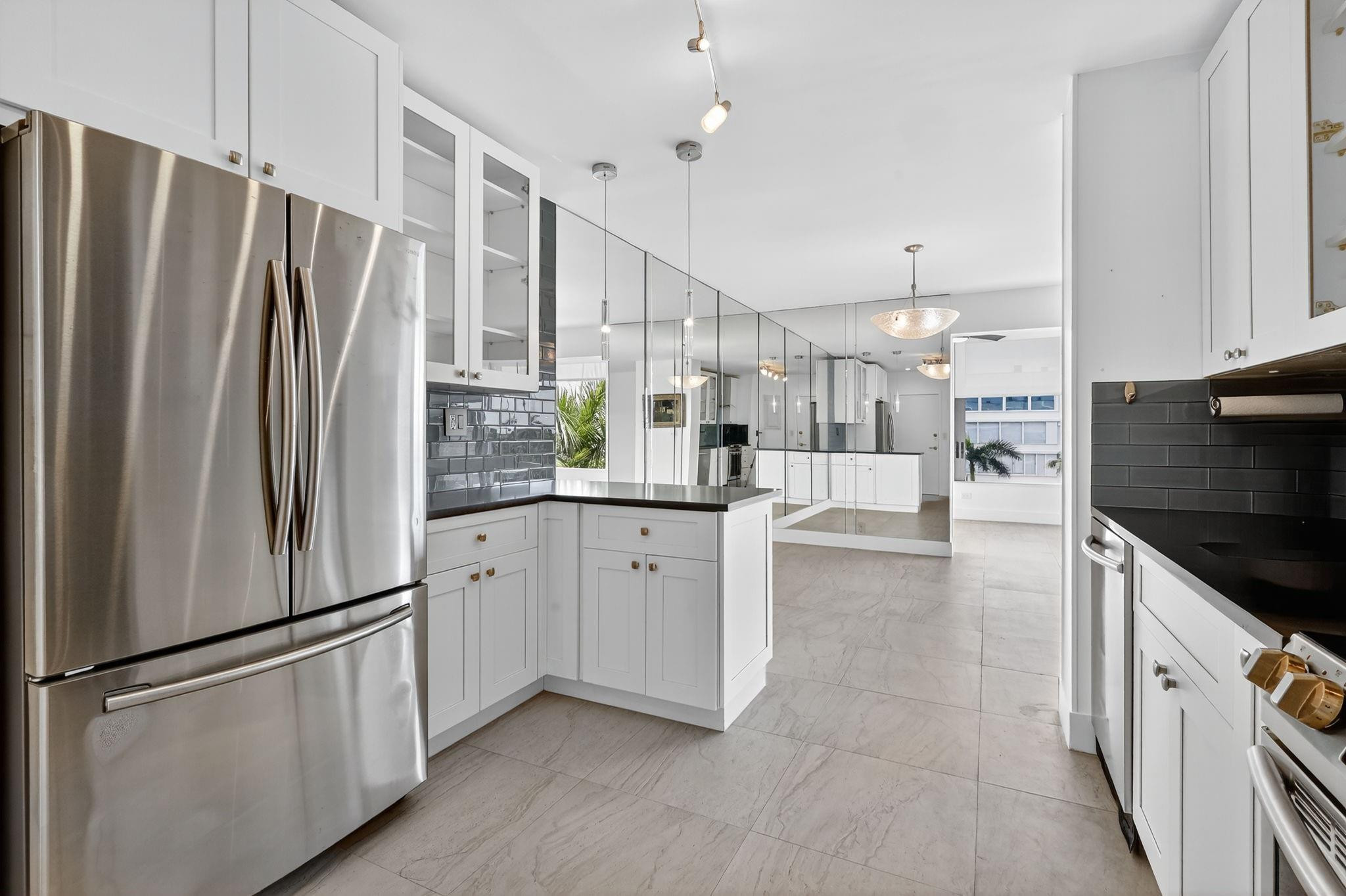 44 Cocoanut Row 507A