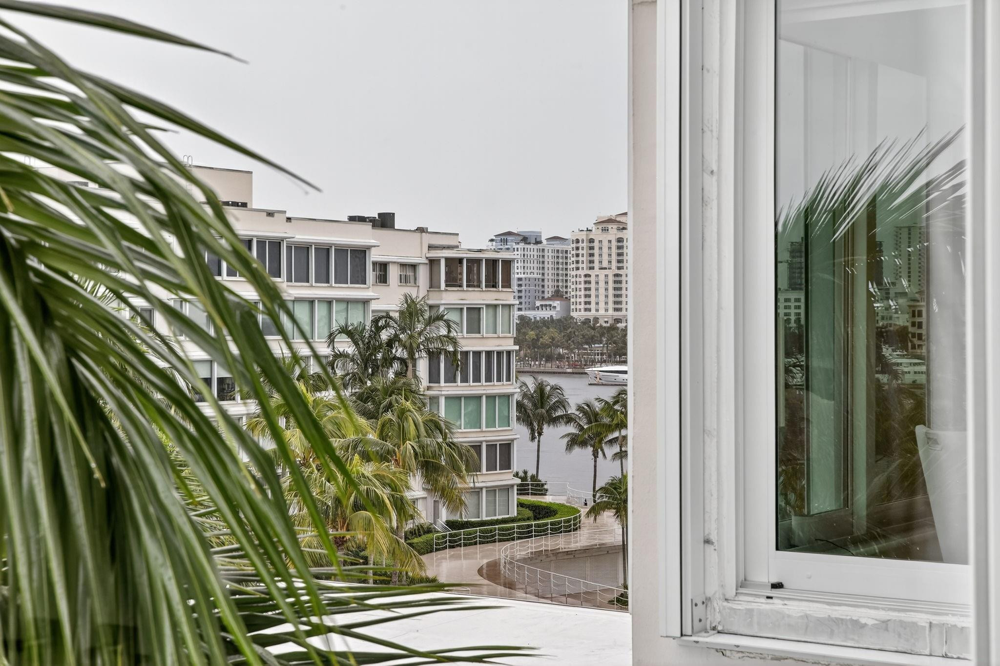 44 Cocoanut Row 507A