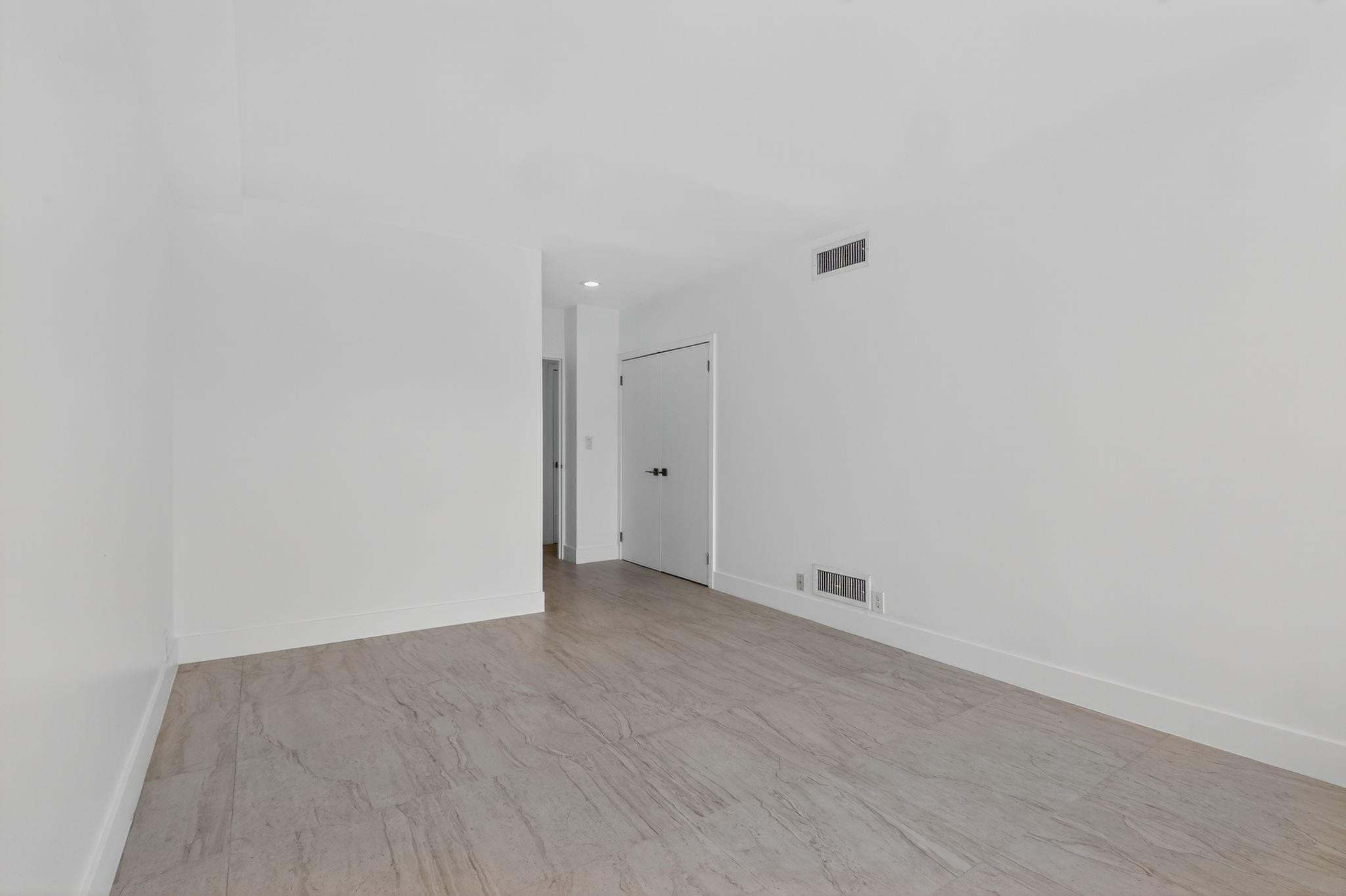 44 Cocoanut Row 507A