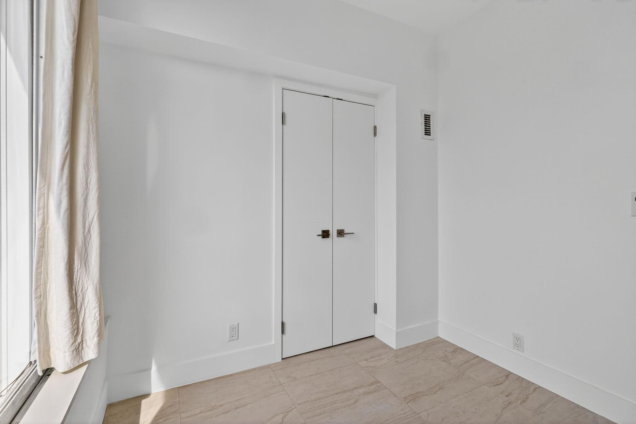 44 Cocoanut Row 507A