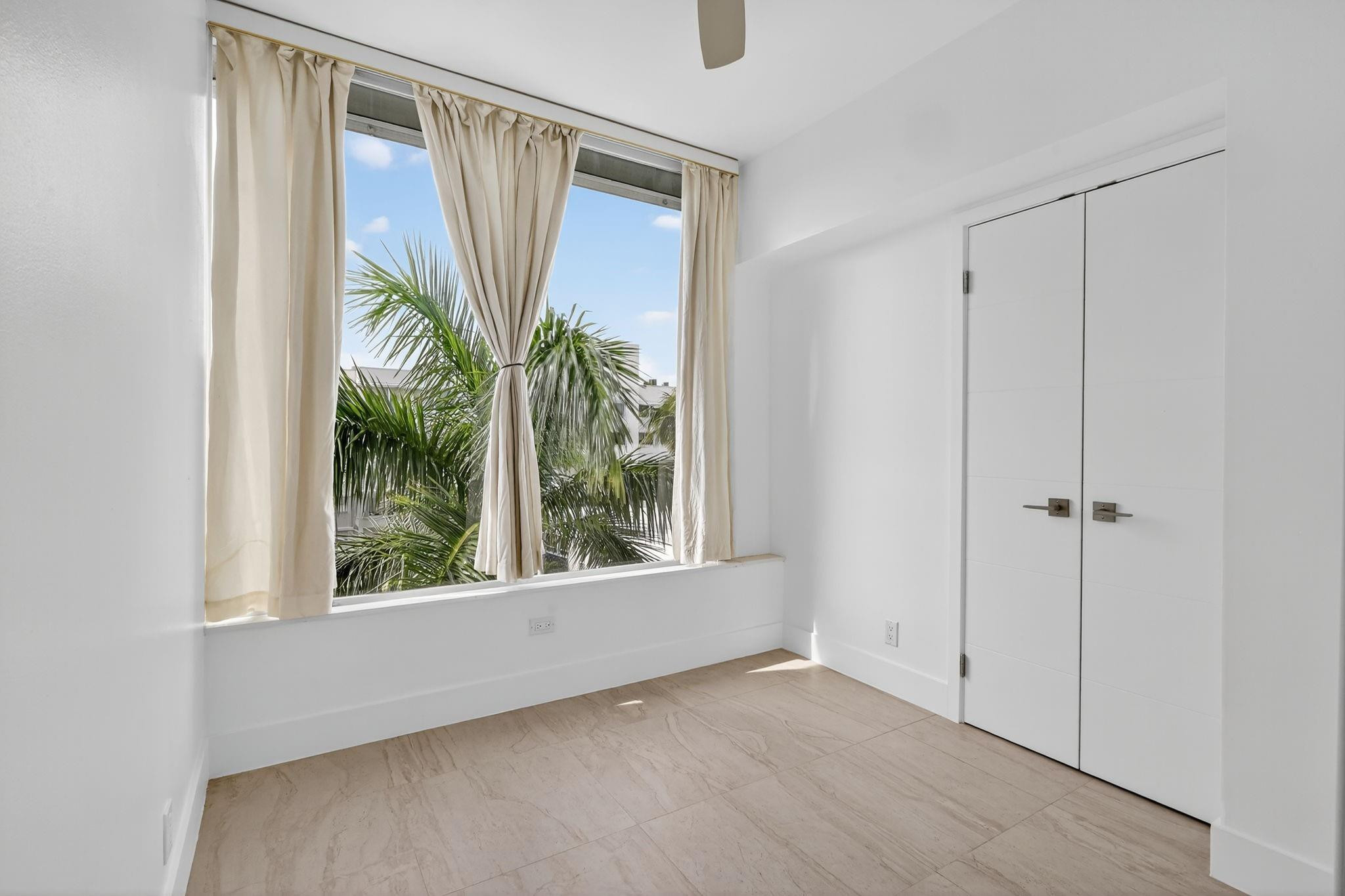 44 Cocoanut Row 507A