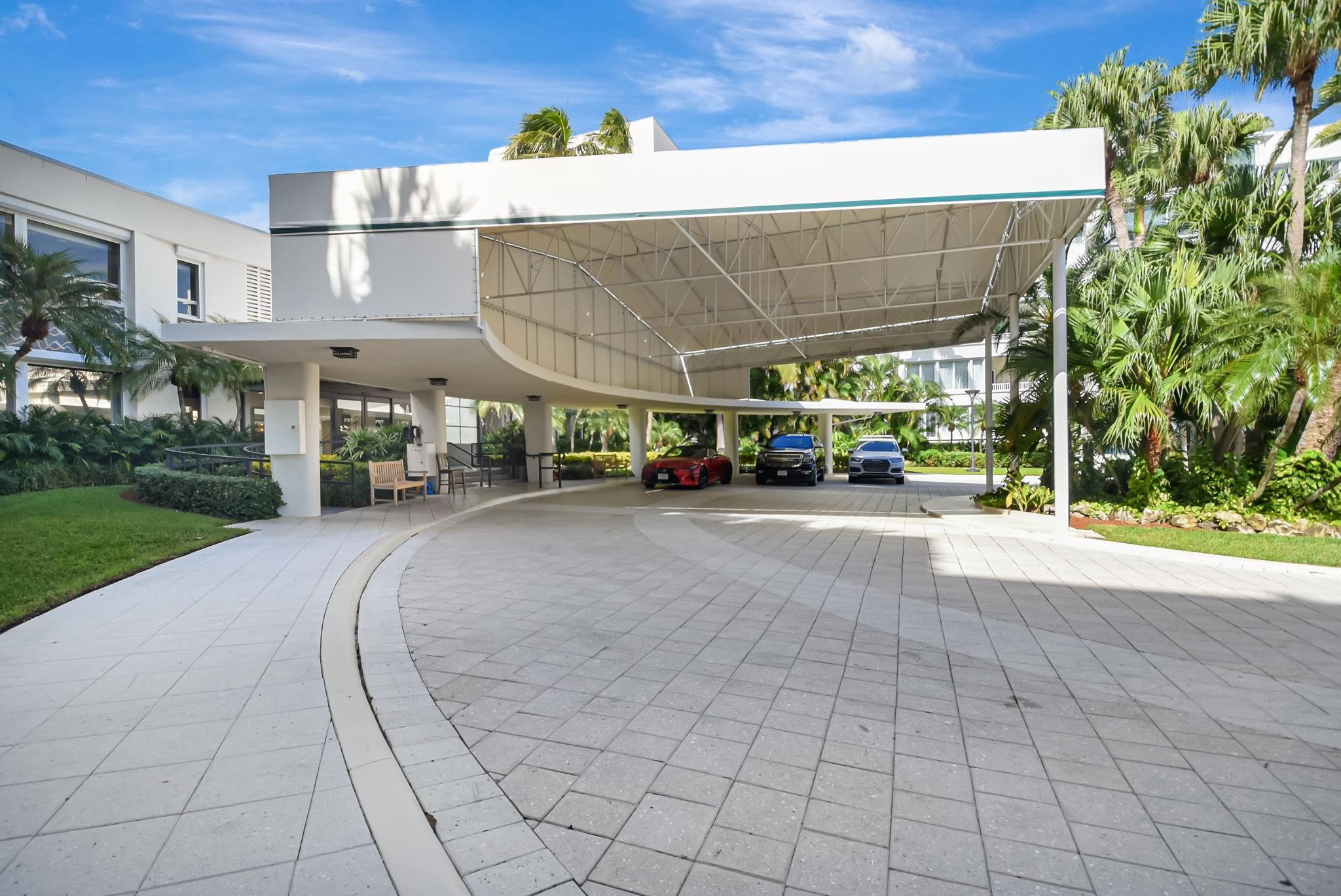 44 Cocoanut Row 507A