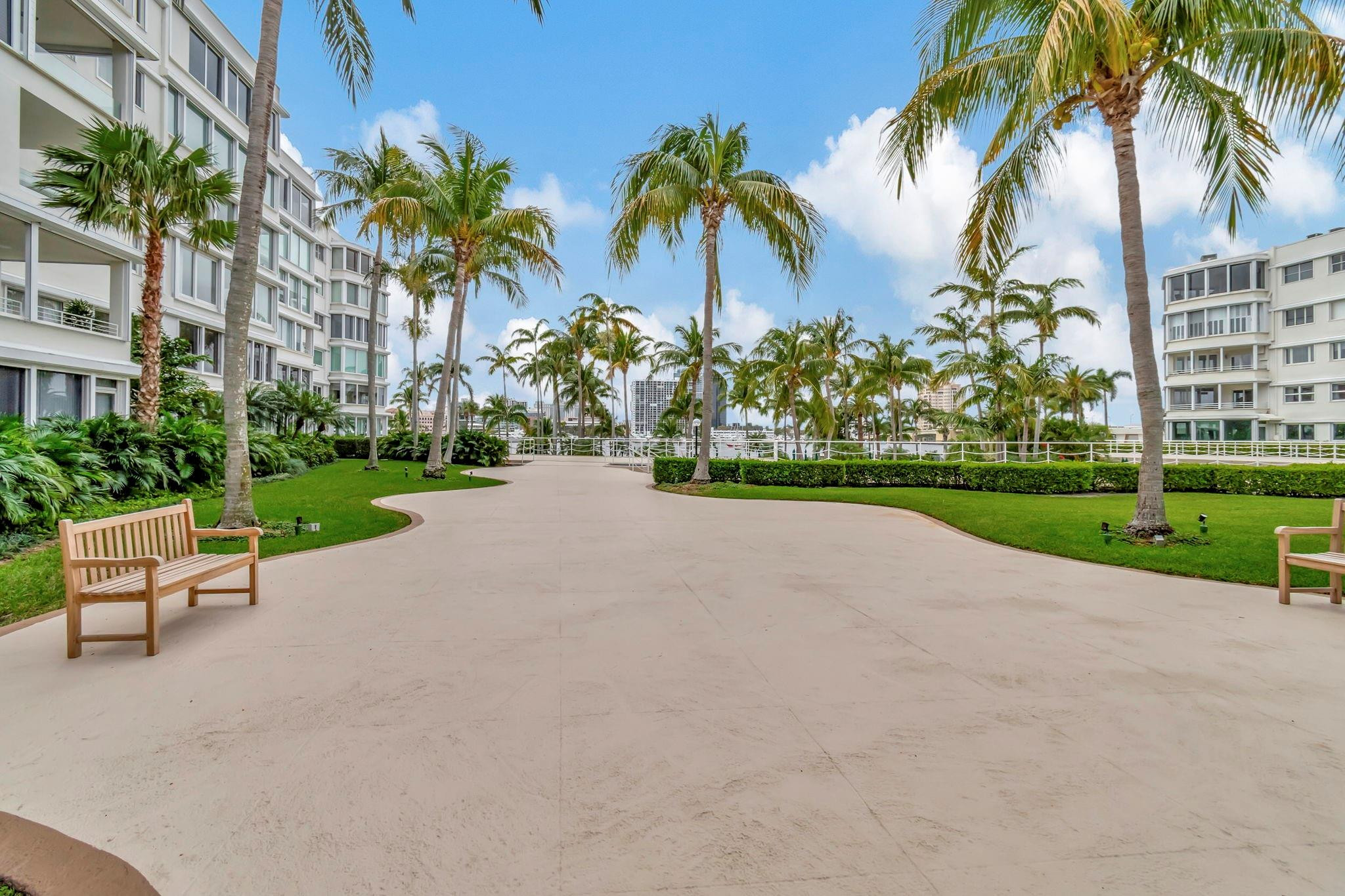 44 Cocoanut Row 507A