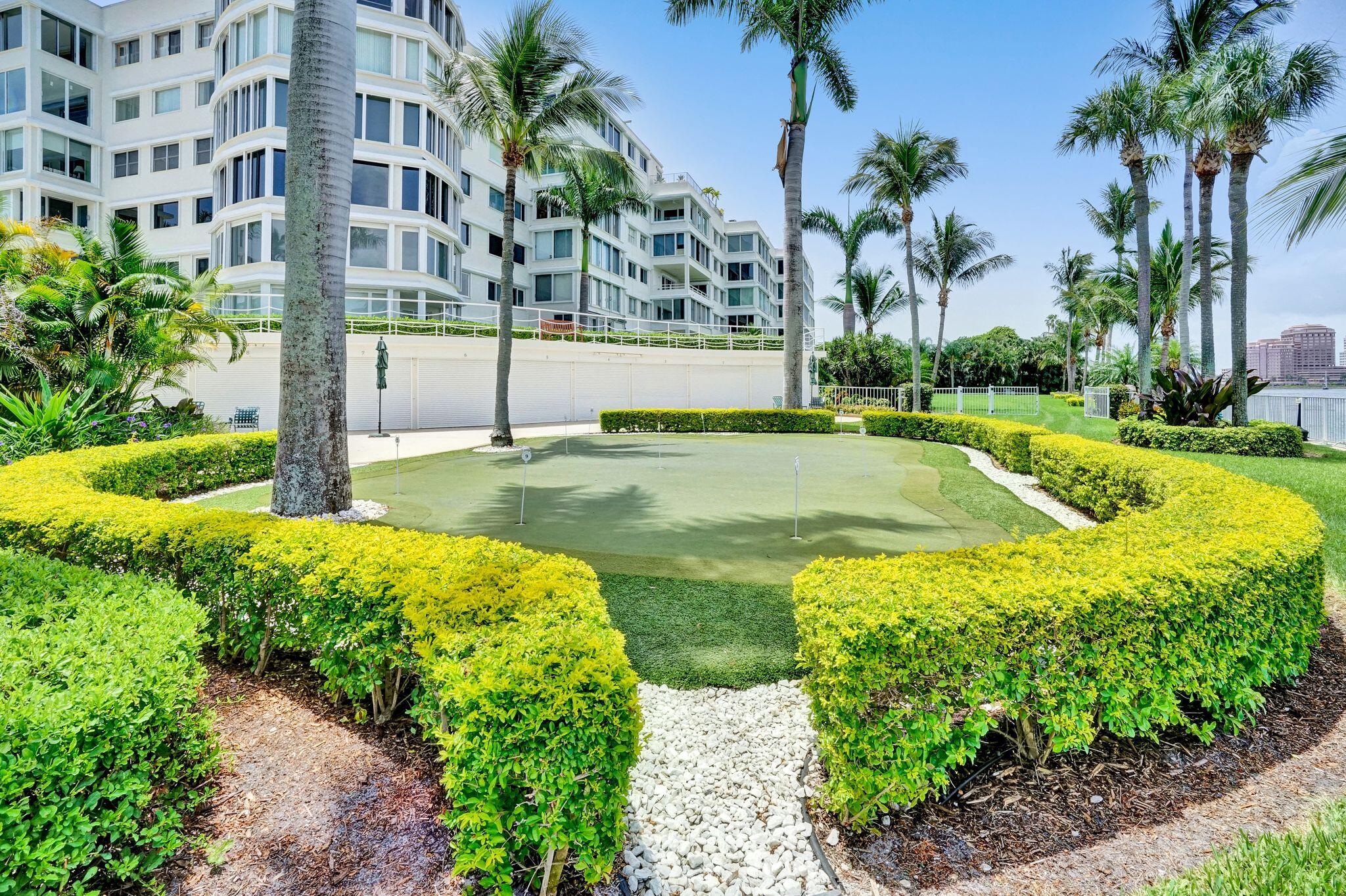 44 Cocoanut Row 215/216 A