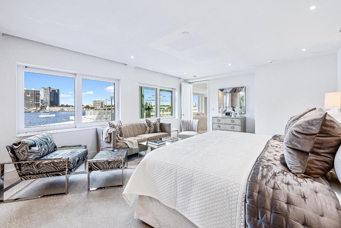 44 Cocoanut Row 215/216 A