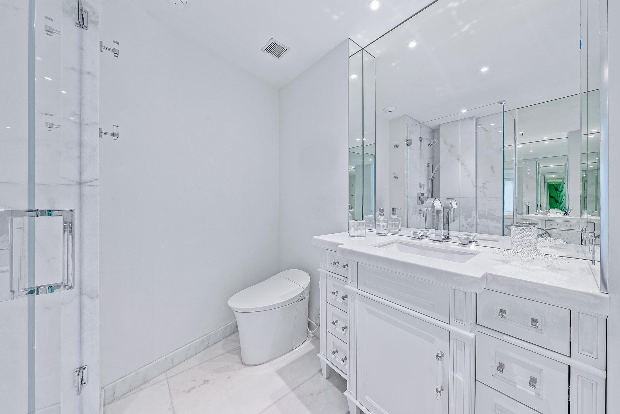 44 Cocoanut Row 215/216 A