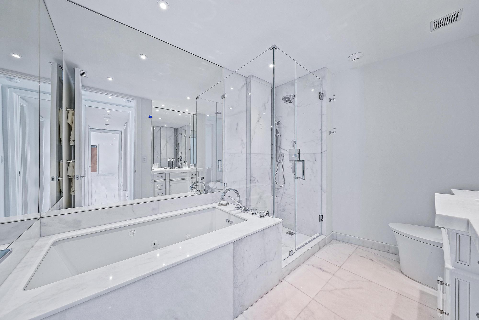 44 Cocoanut Row 215/216 A