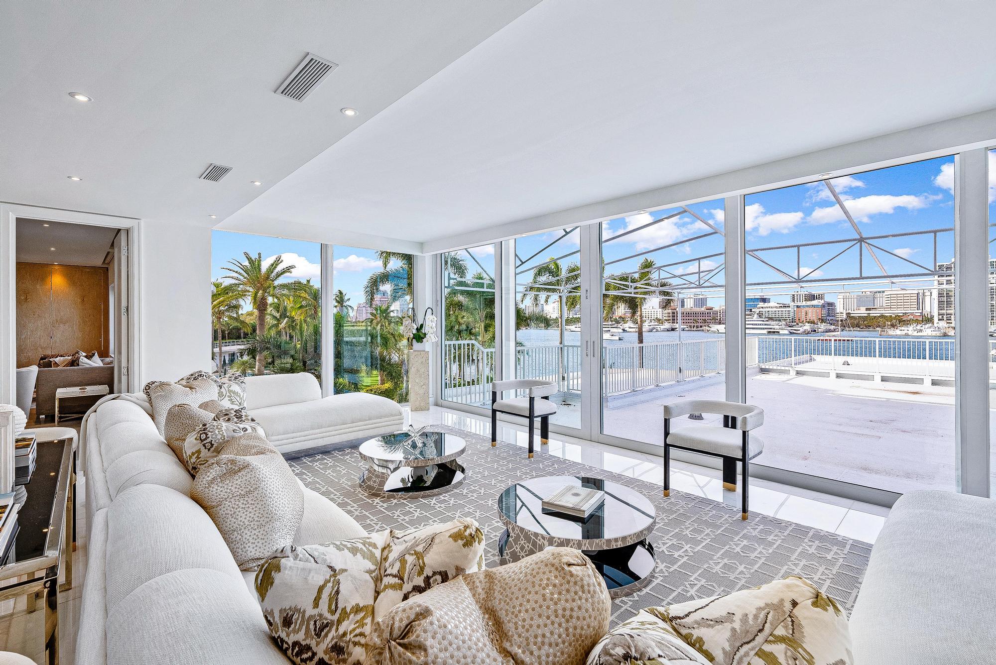 44 Cocoanut Row 215/216 A