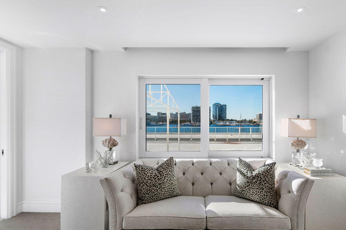 44 Cocoanut Row 215/216 A