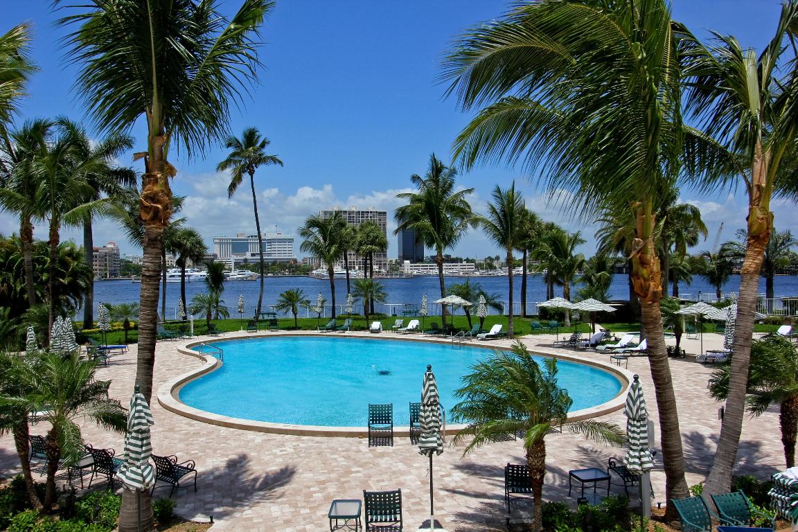 44 Cocoanut Row 215/216 A