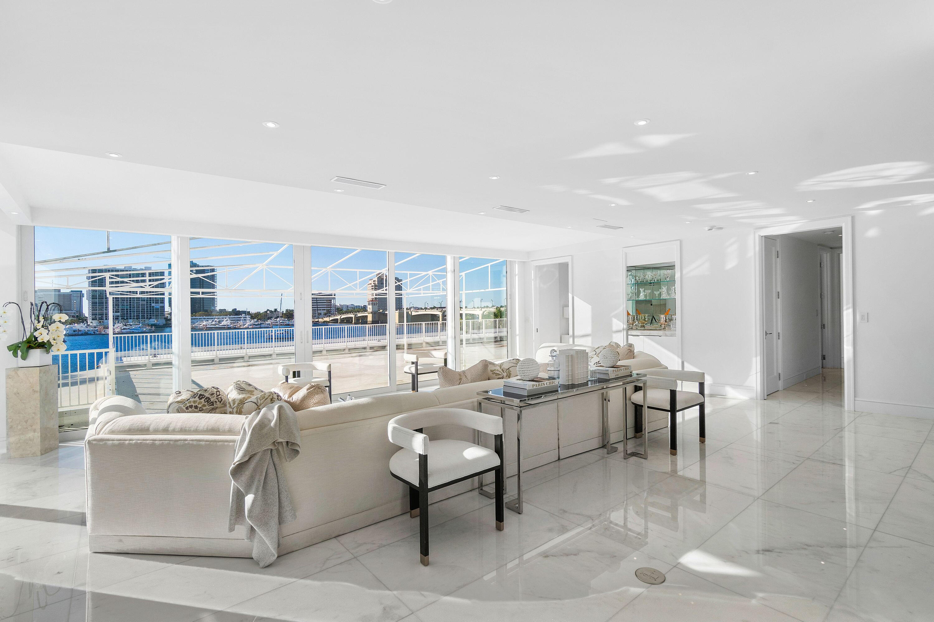 44 Cocoanut Row 215/216 A