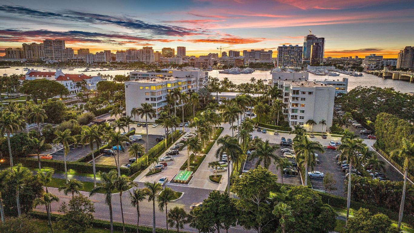 44 Cocoanut Row 215/216 A