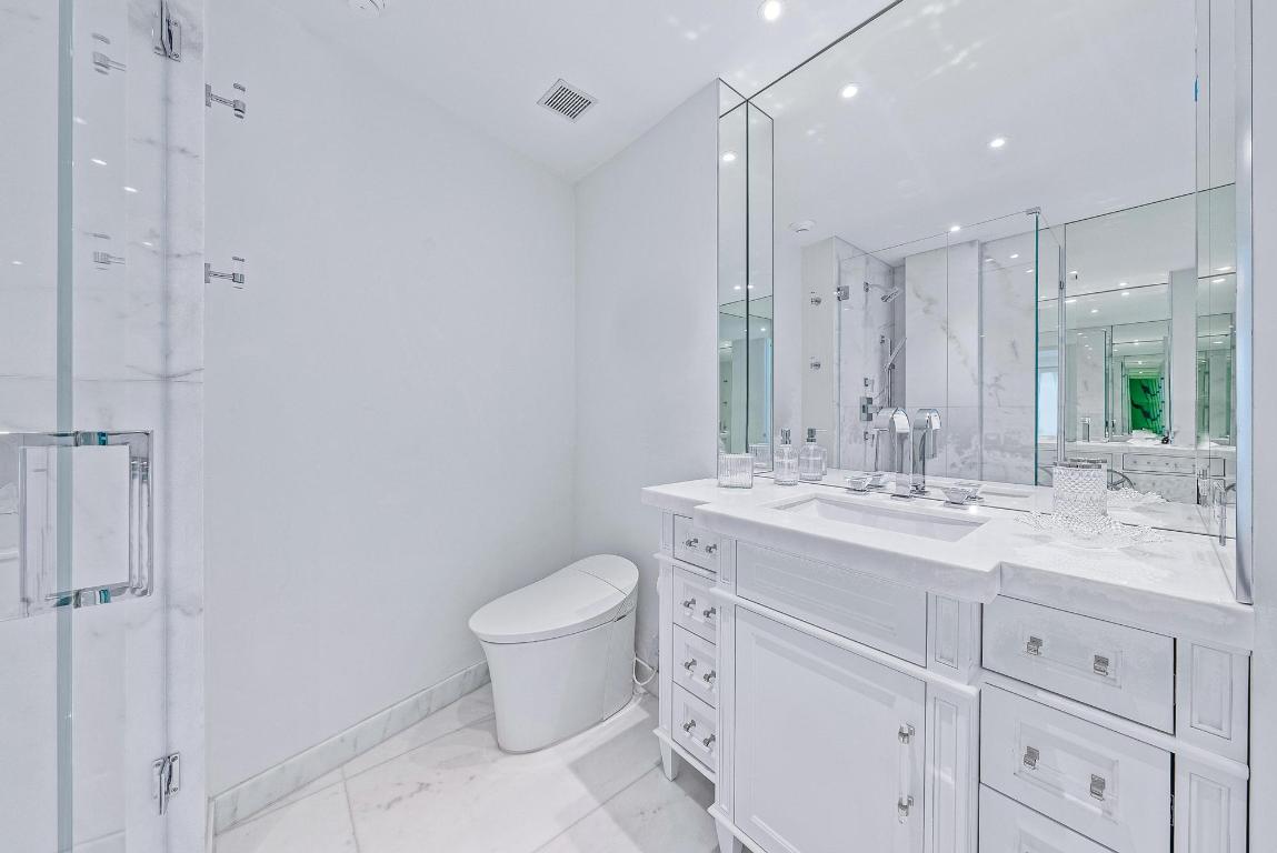 44 Cocoanut Row 215/216 A