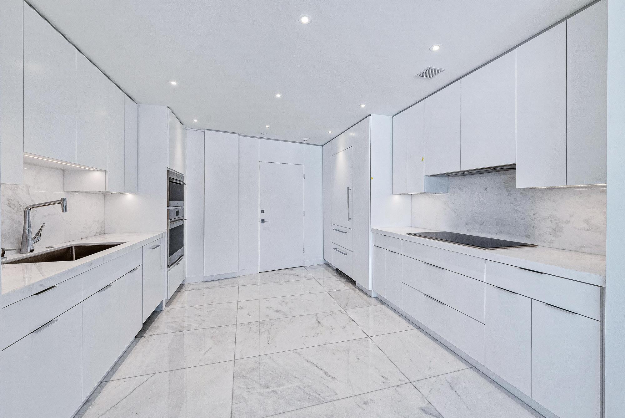 44 Cocoanut Row 215/216 A