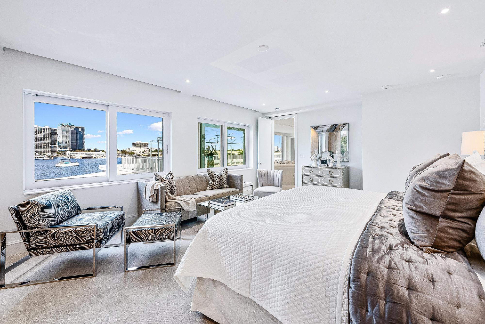 44 Cocoanut Row 215/216 A