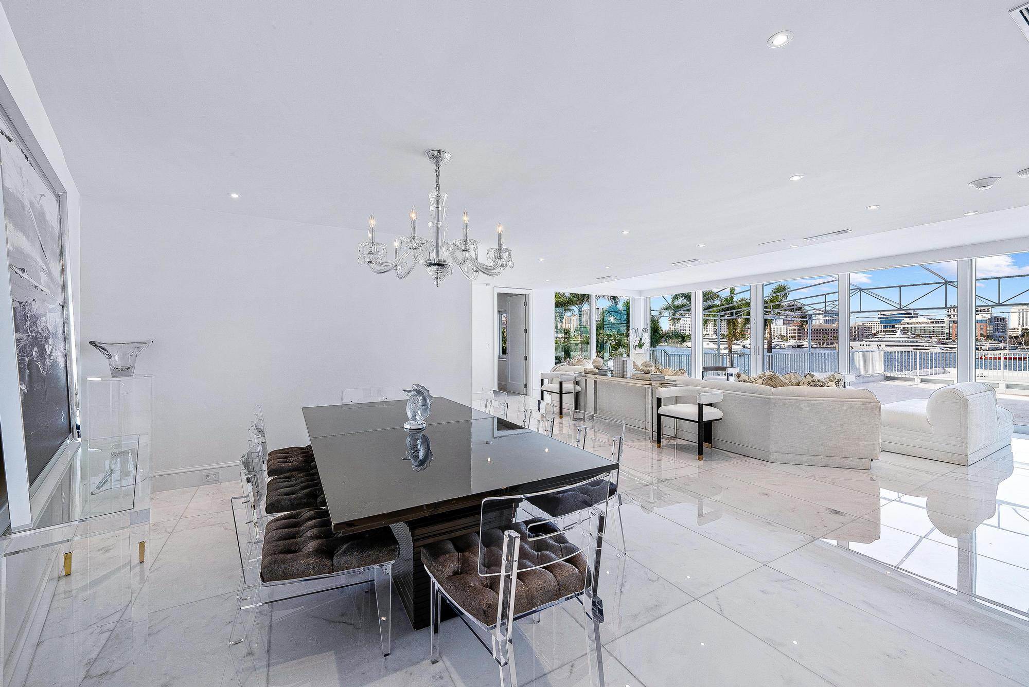 44 Cocoanut Row 215/216 A