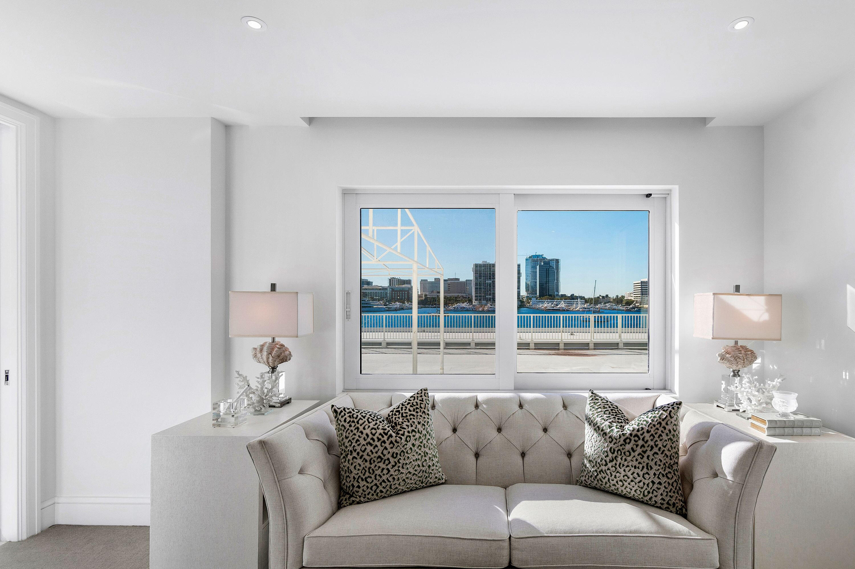 44 Cocoanut Row 215/216 A