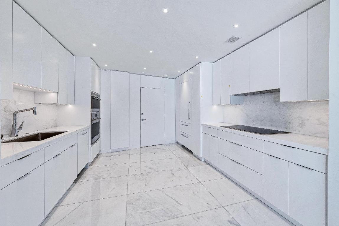 44 Cocoanut Row 215/216 A