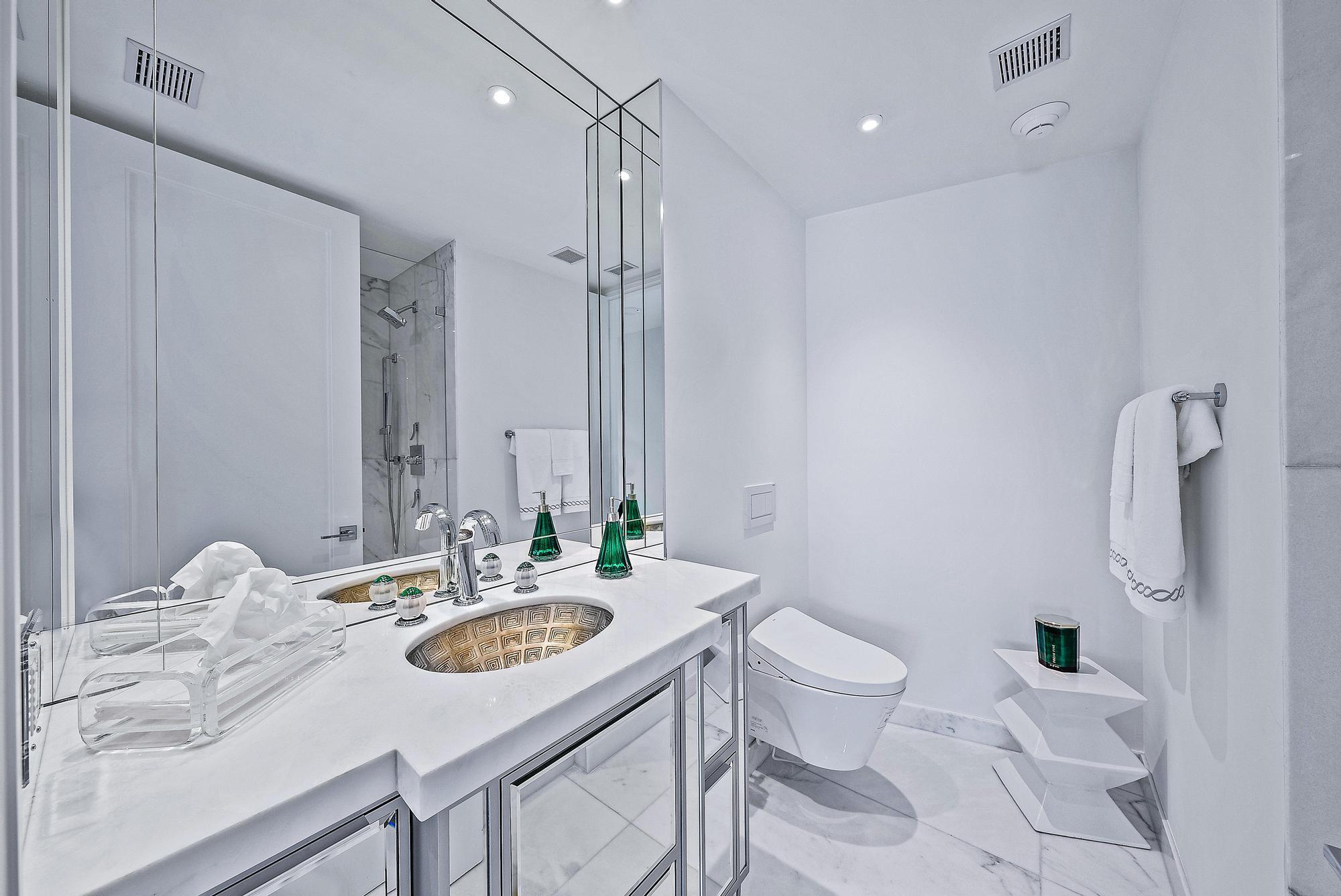 44 Cocoanut Row 215/216 A