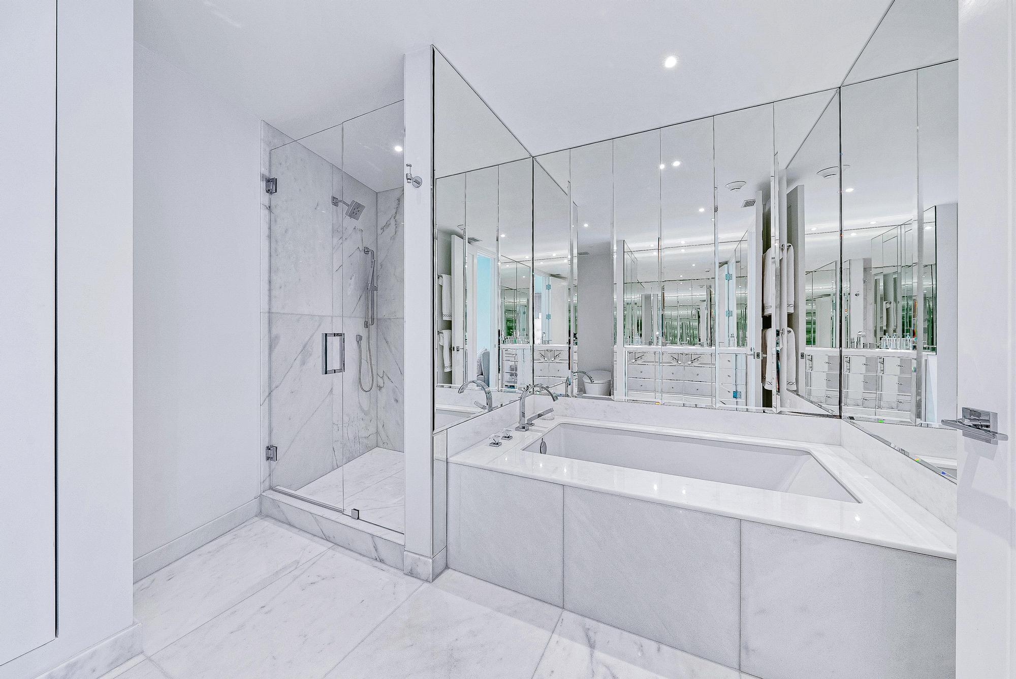 44 Cocoanut Row 215/216 A