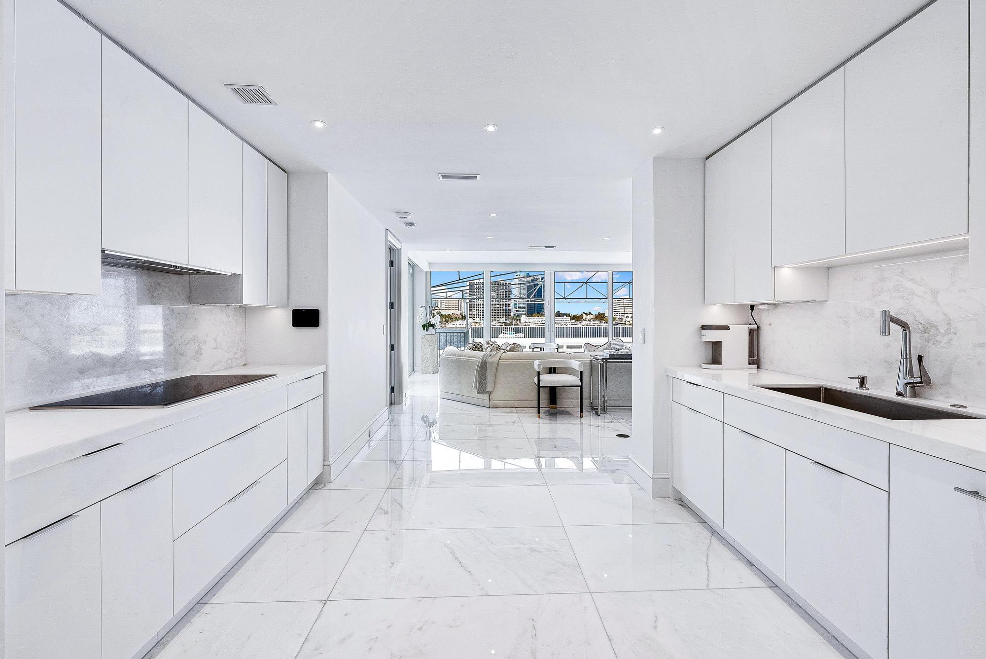 44 Cocoanut Row 215/216 A