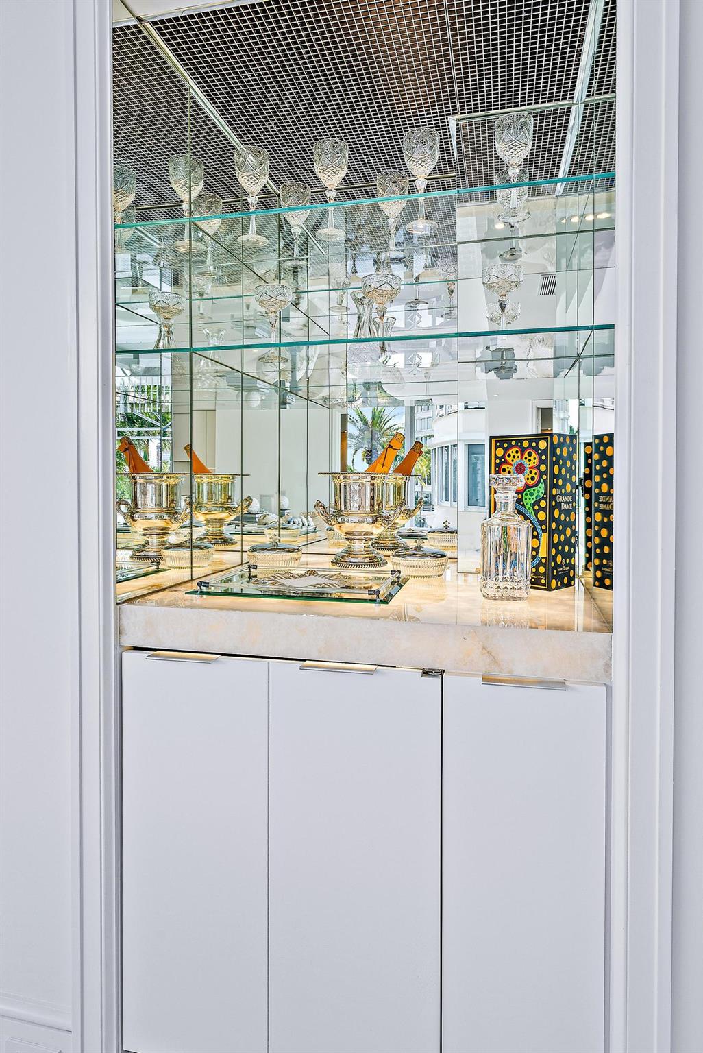 44 Cocoanut Row 215/216 A