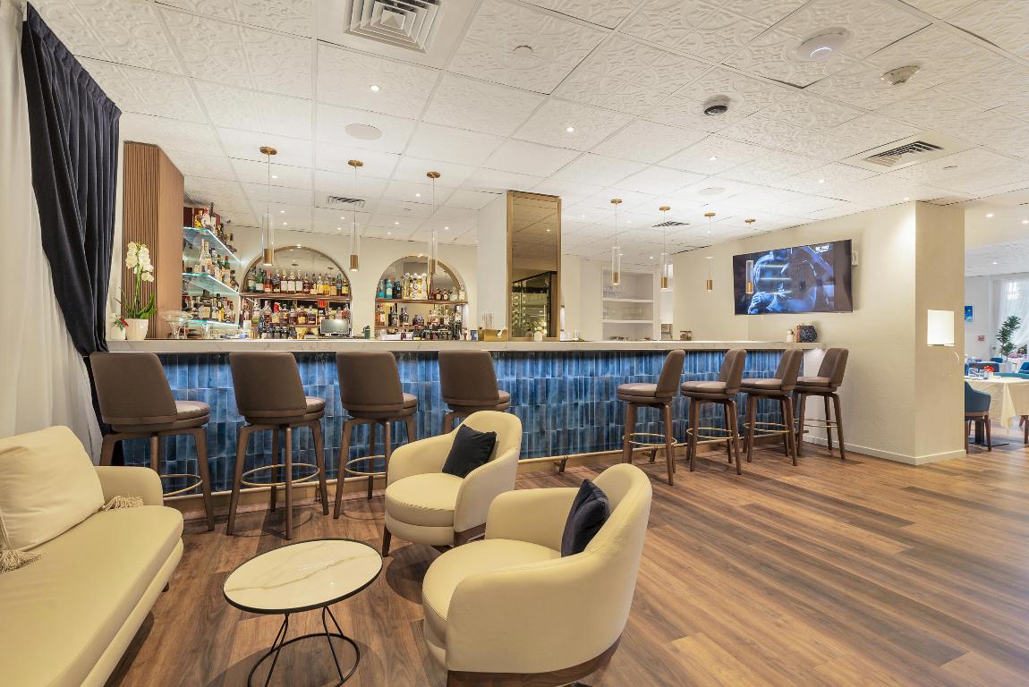 44 Cocoanut Row 215/216 A