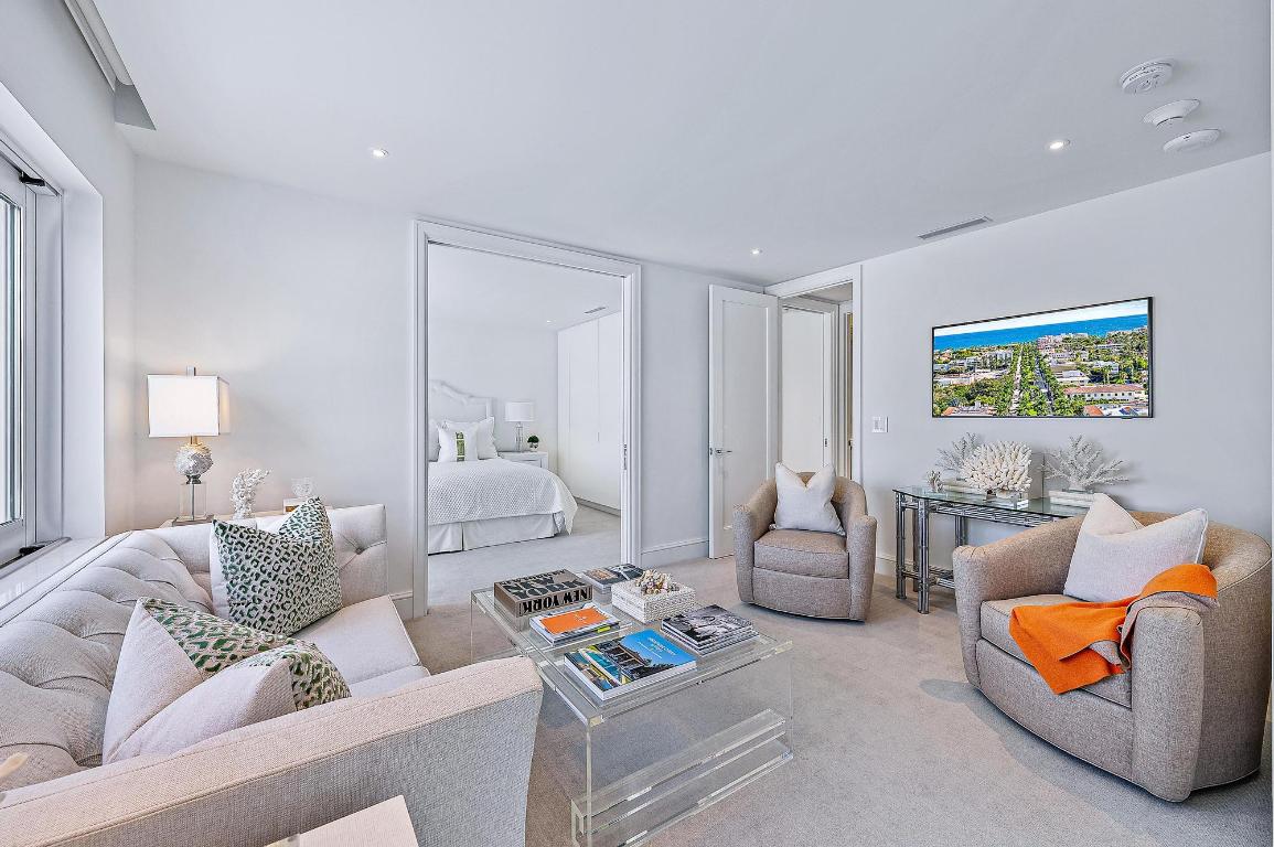 44 Cocoanut Row 215/216 A