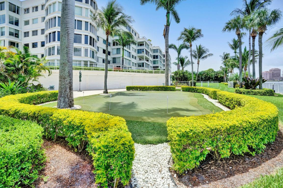 44 Cocoanut Row 215/216 A