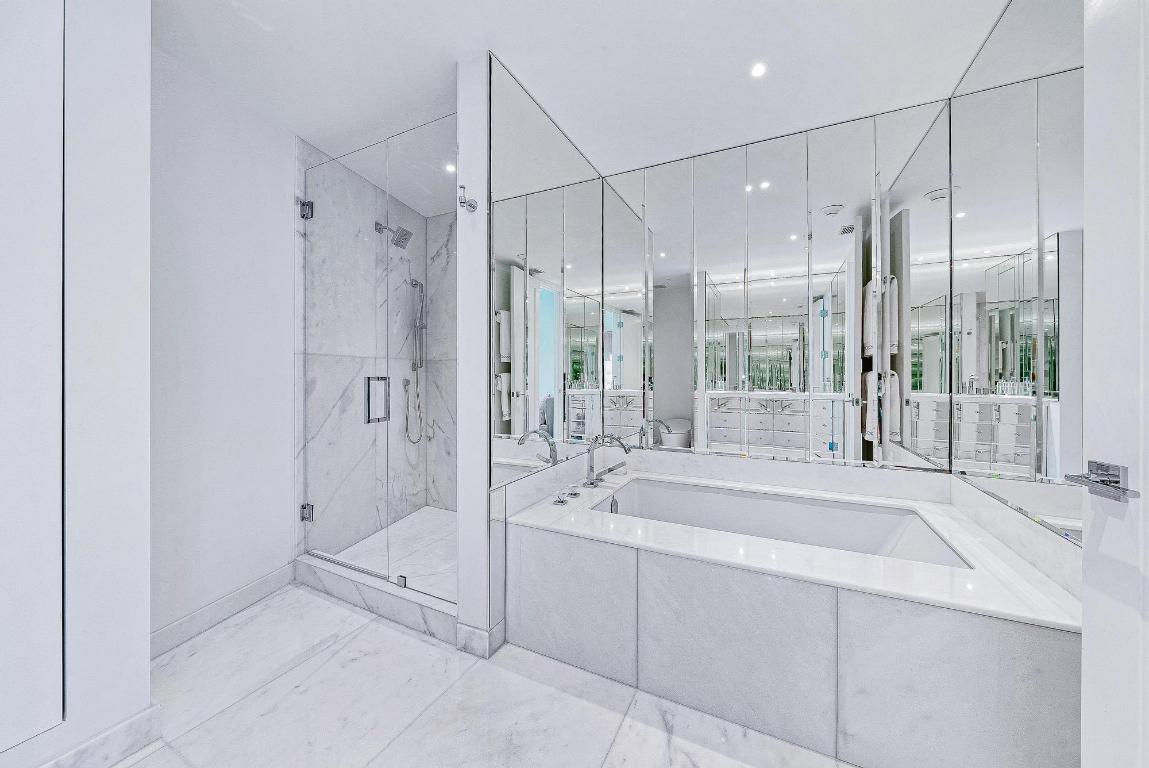 44 Cocoanut Row 215/216 A