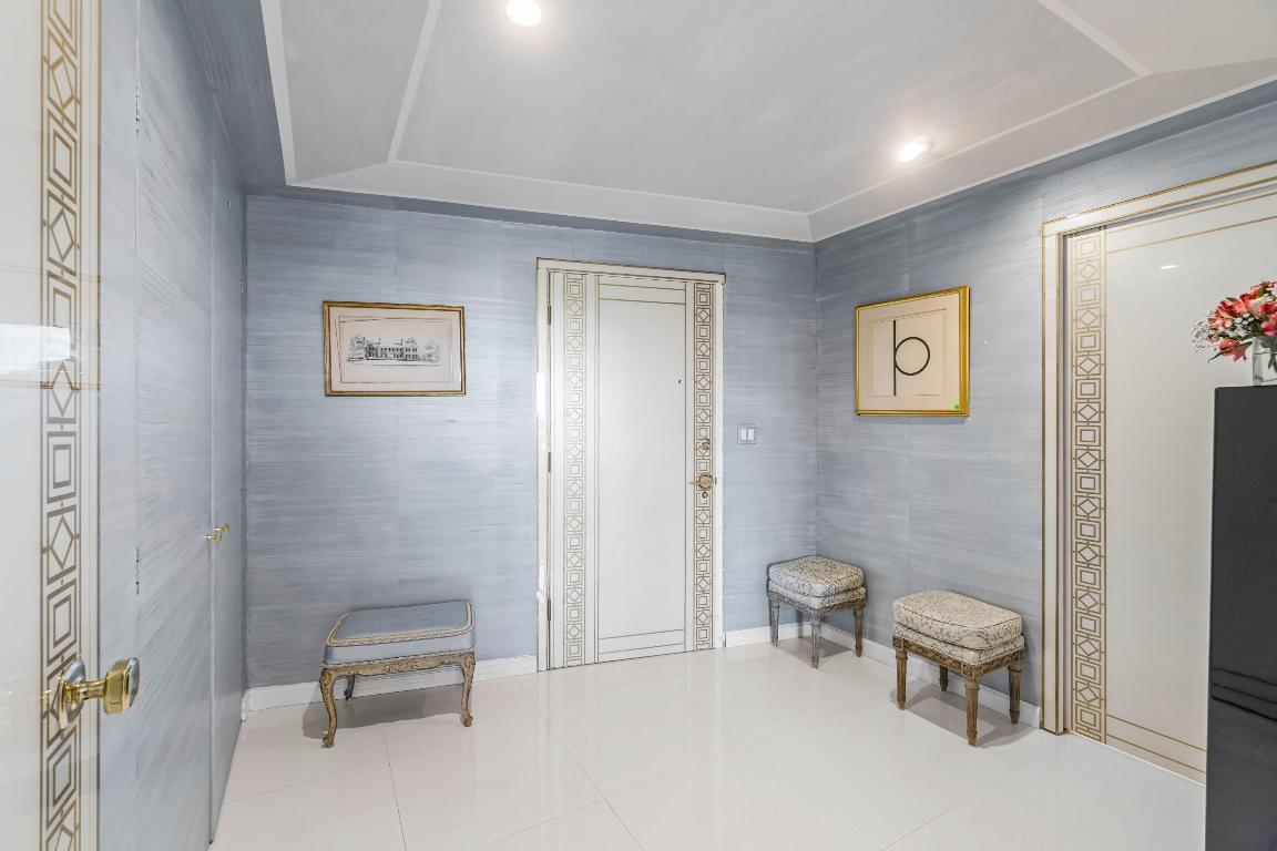 44 Cocoanut Row 503/504 B