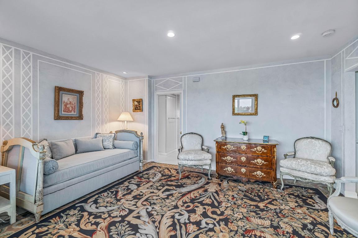 44 Cocoanut Row 503/504 B