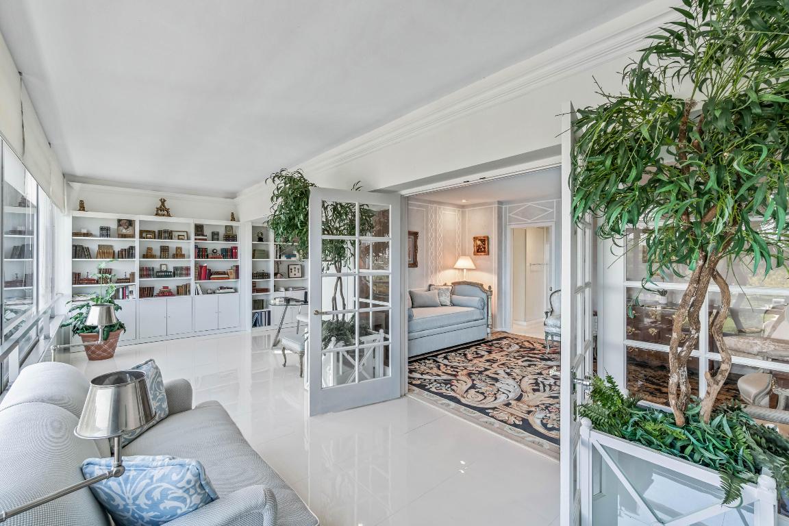 44 Cocoanut Row 503/504 B