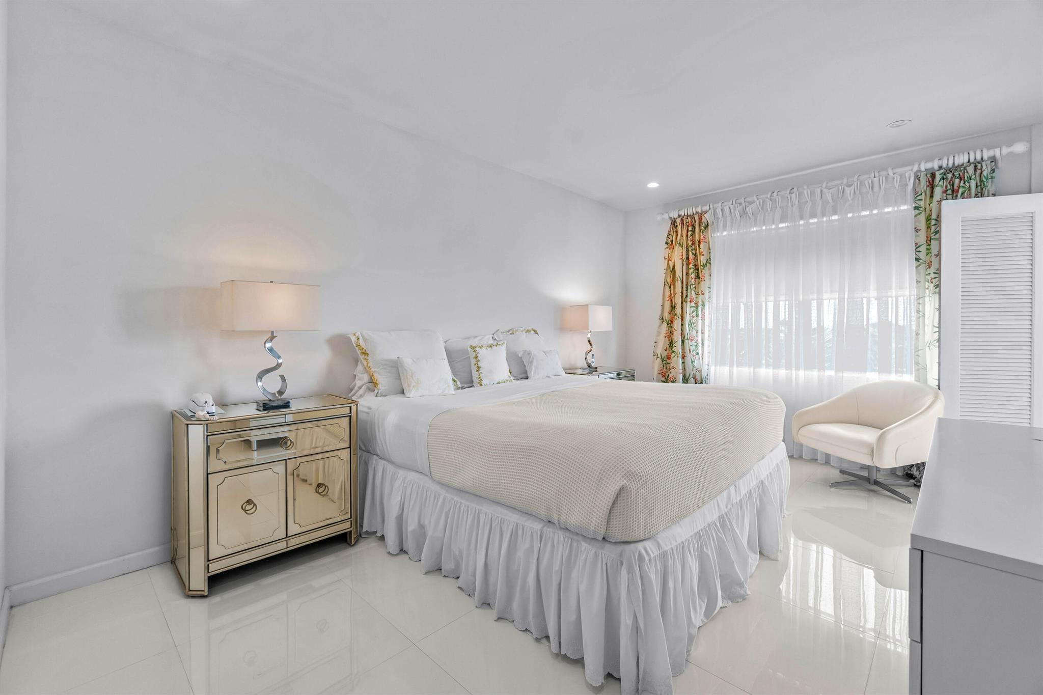 44 Cocoanut Row 503/504 B