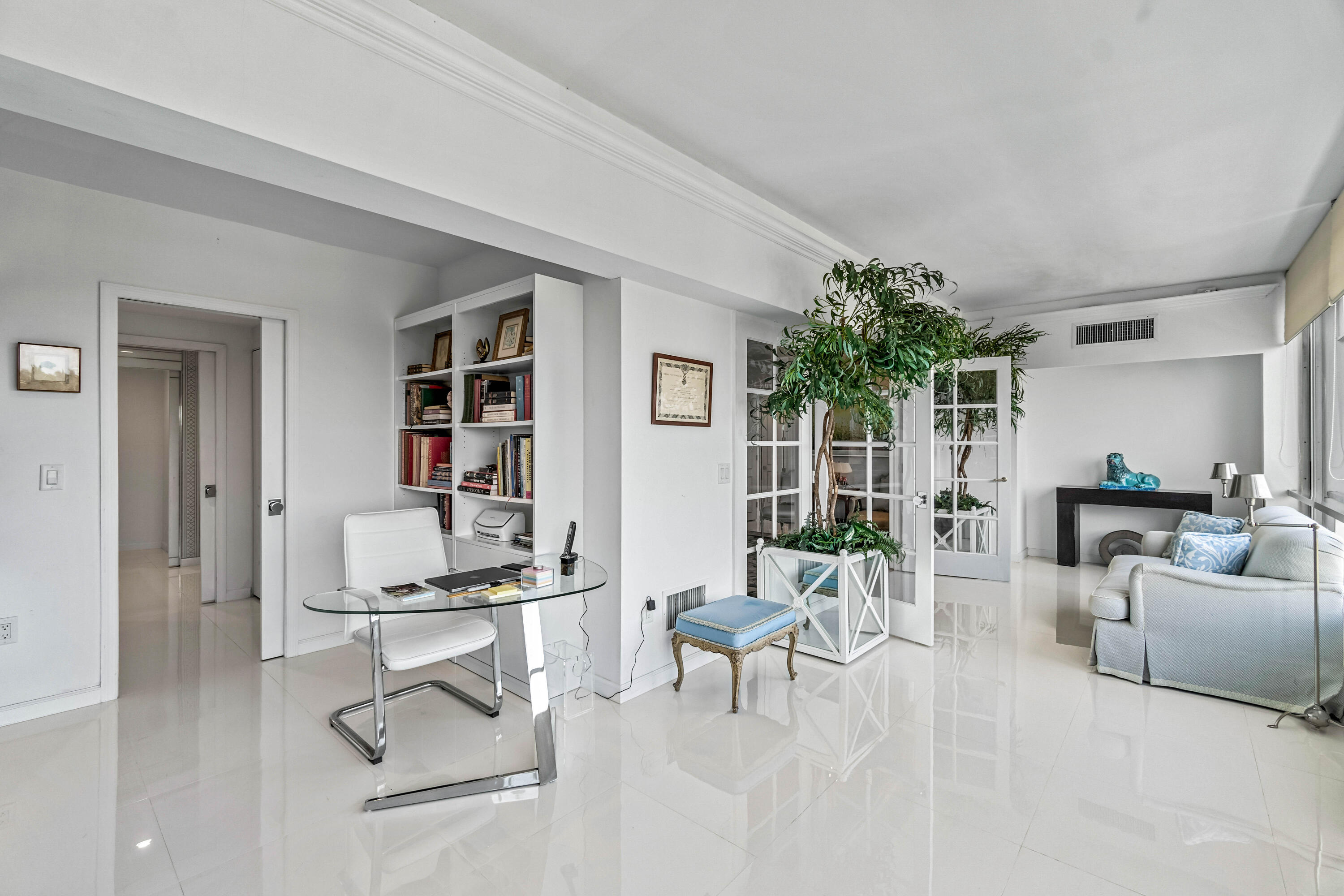 44 Cocoanut Row 503/504 B