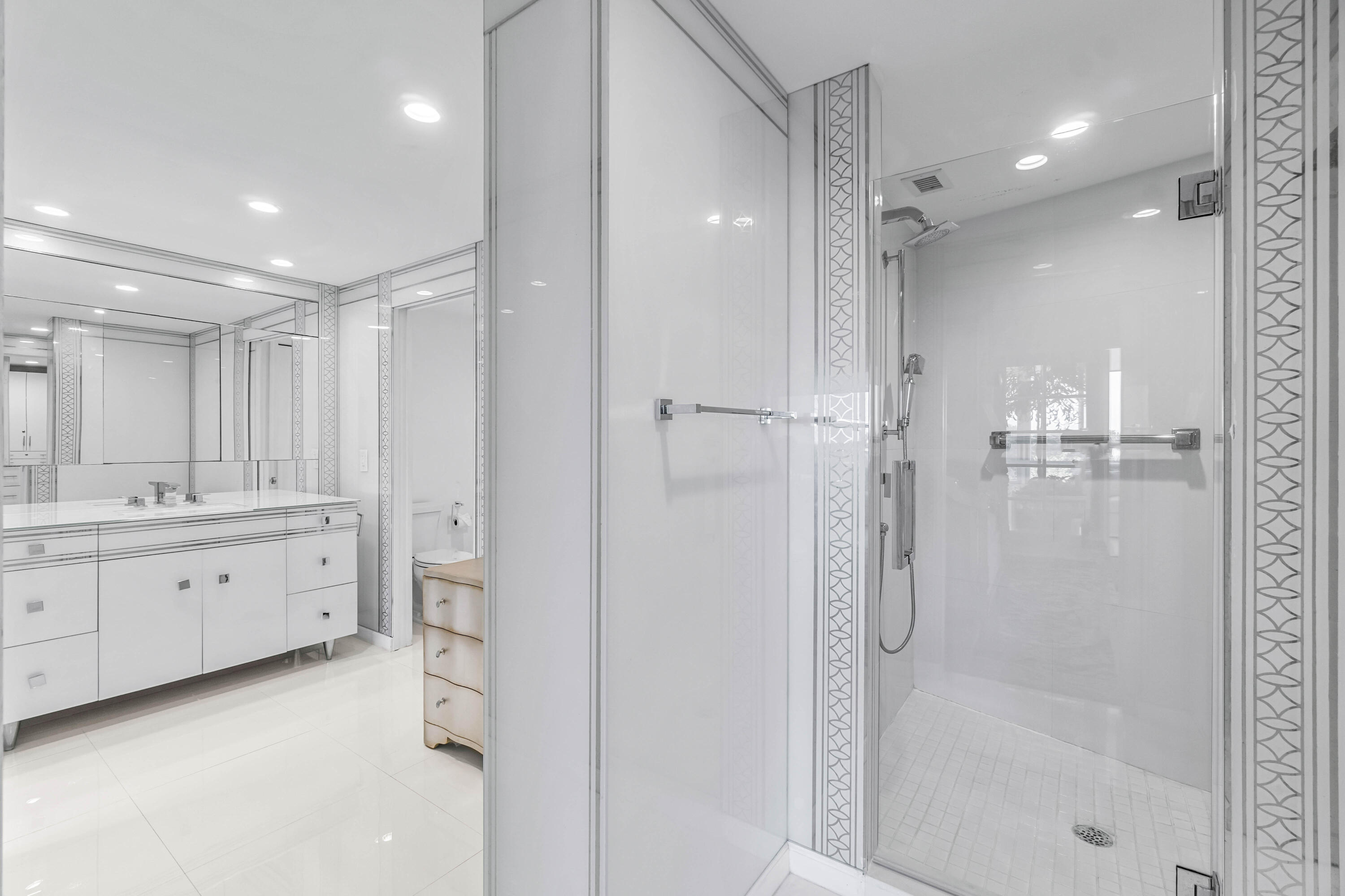 44 Cocoanut Row 503/504 B