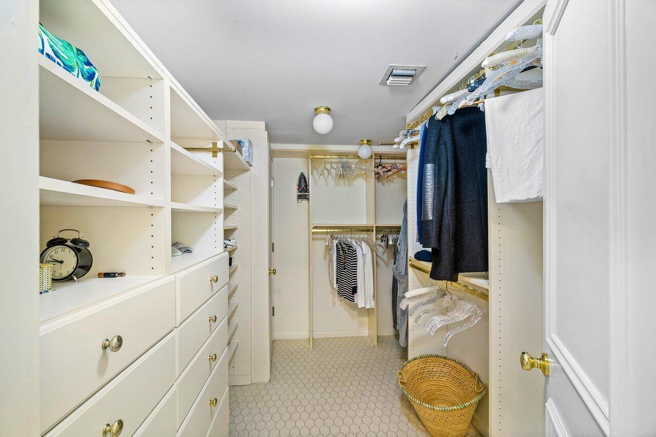 44 Cocoanut Row B 505