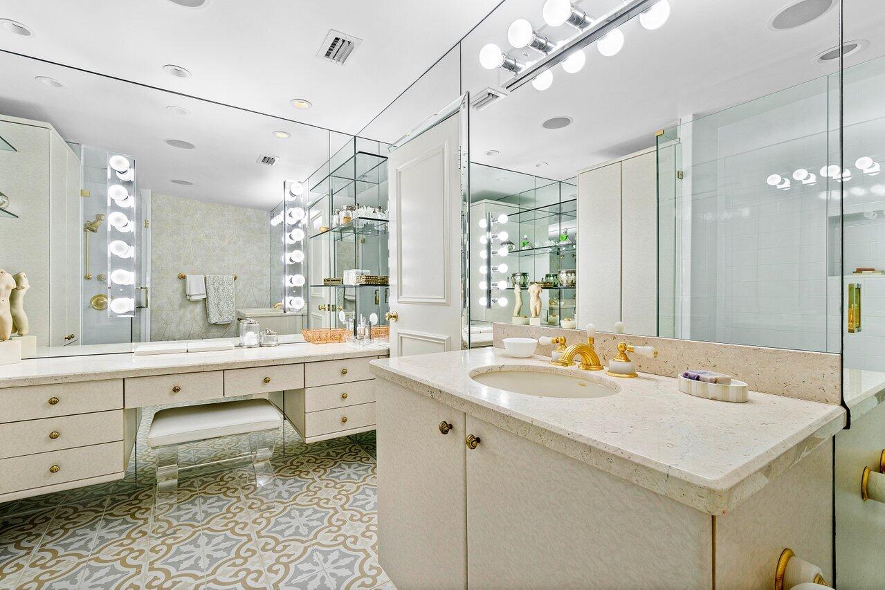 44 Cocoanut Row B 505