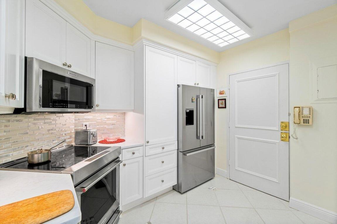 44 Cocoanut Row B 505