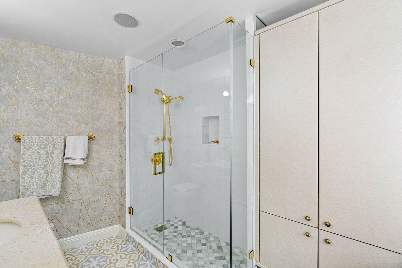 44 Cocoanut Row B 505