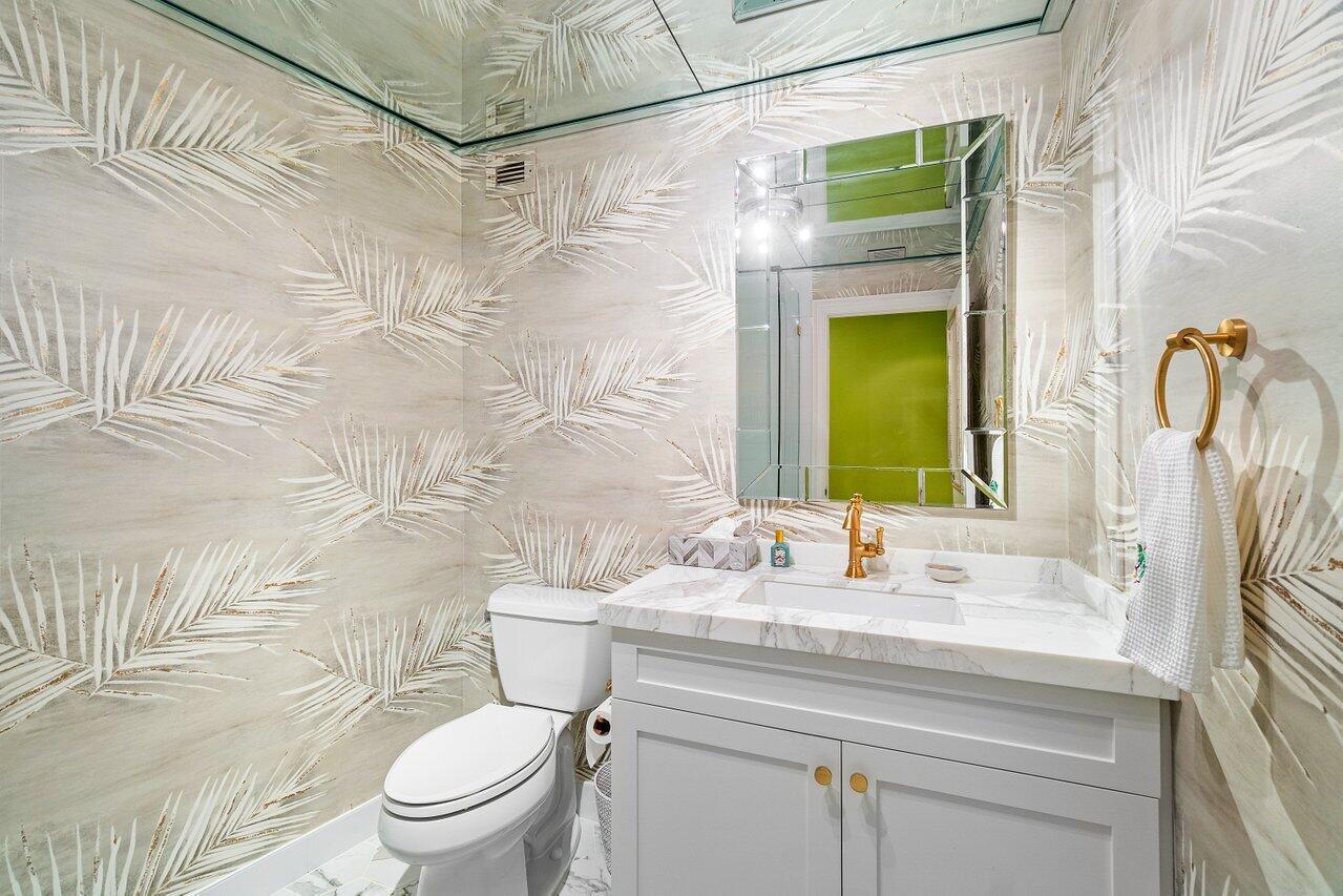 44 Cocoanut Row B 505