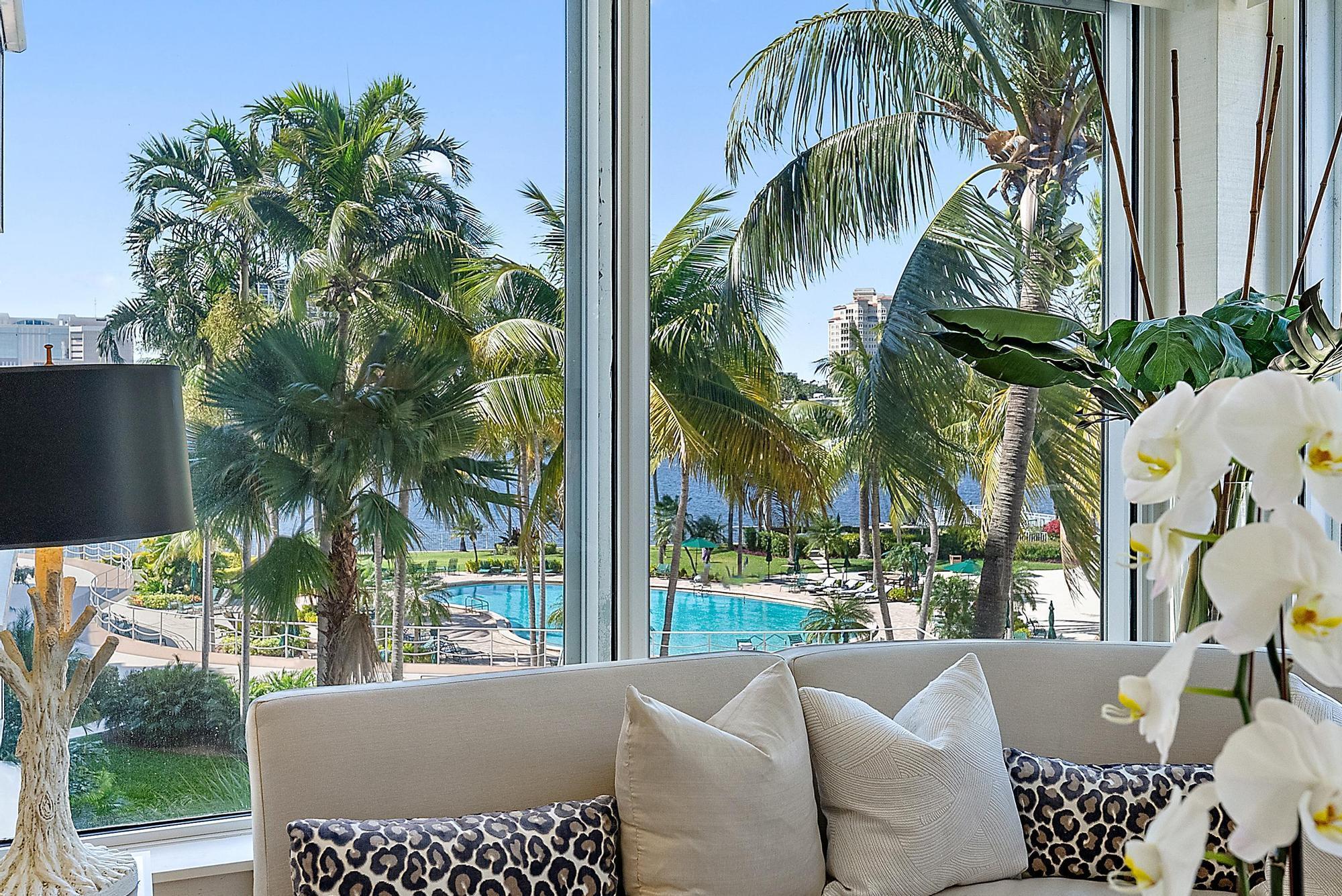 44 Cocoanut Row B310