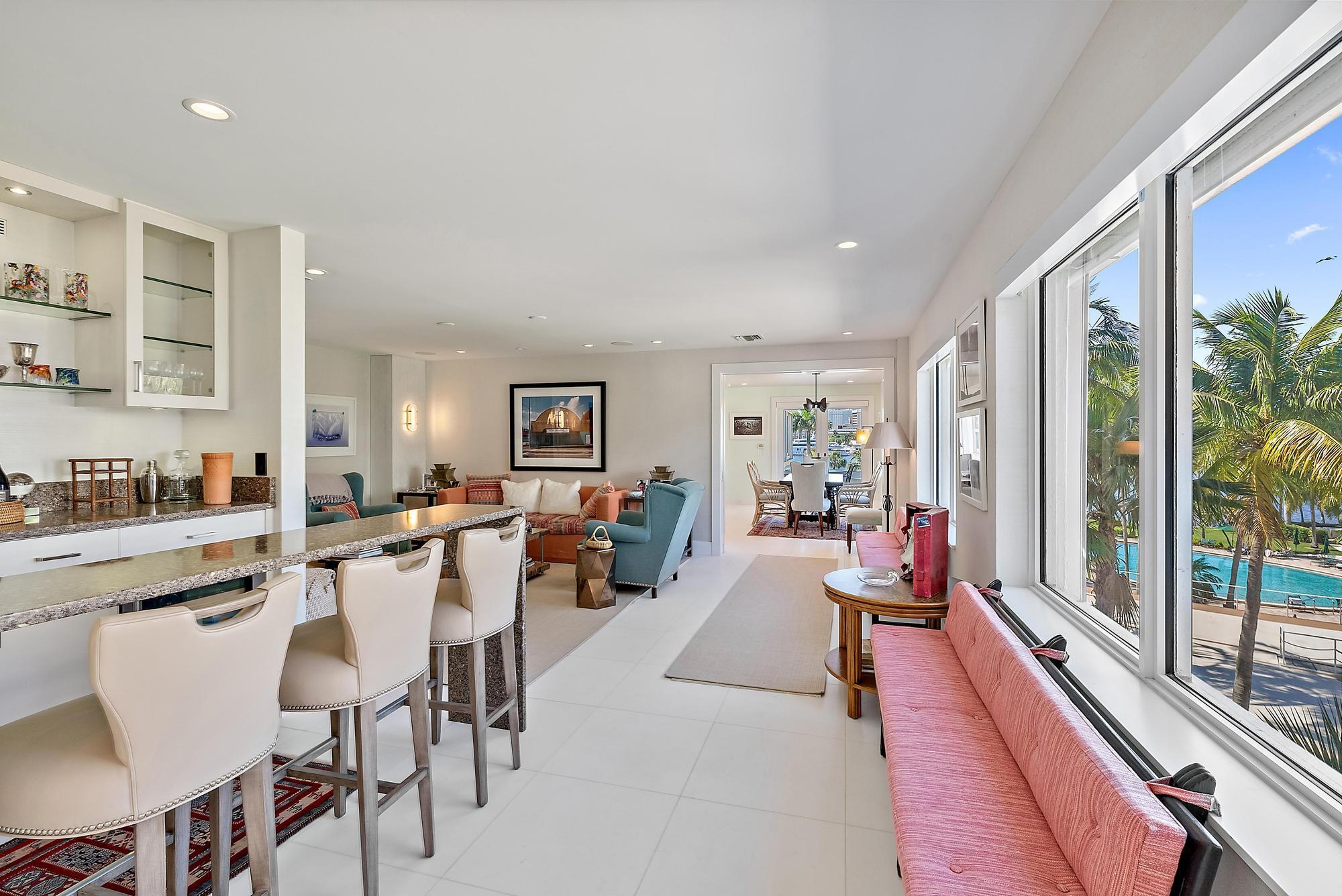 44 Cocoanut Row B310