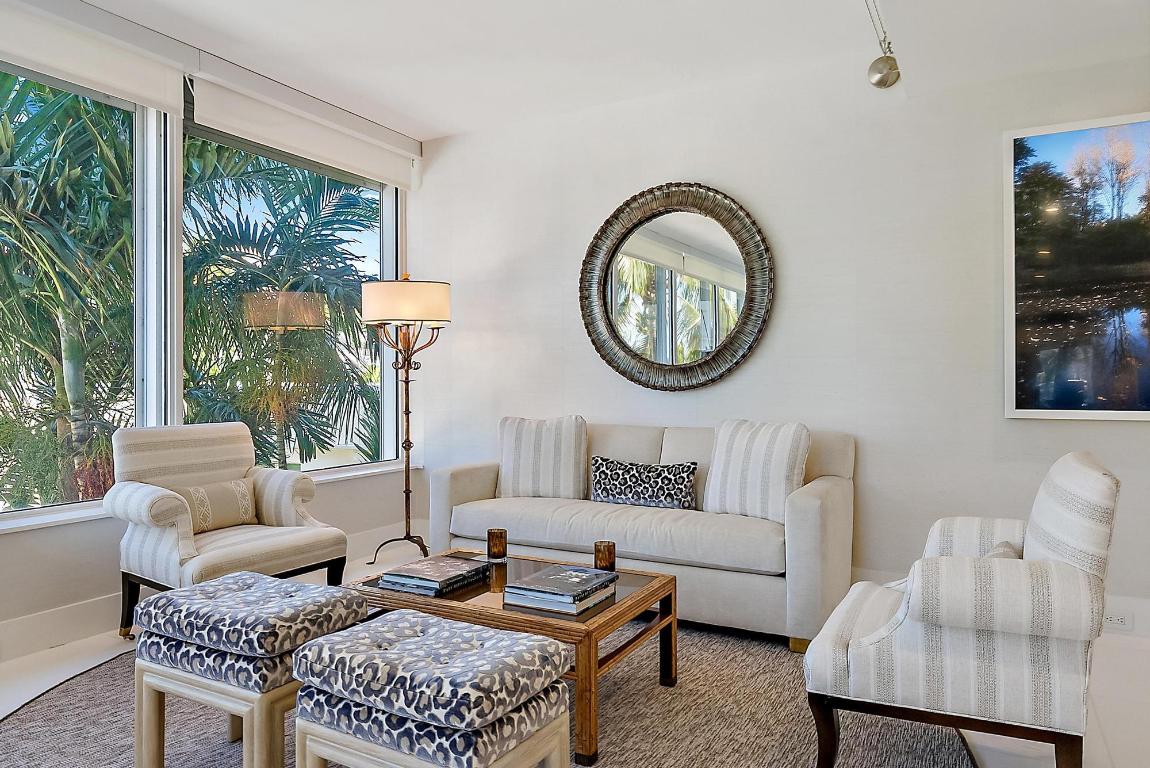 44 Cocoanut Row B310