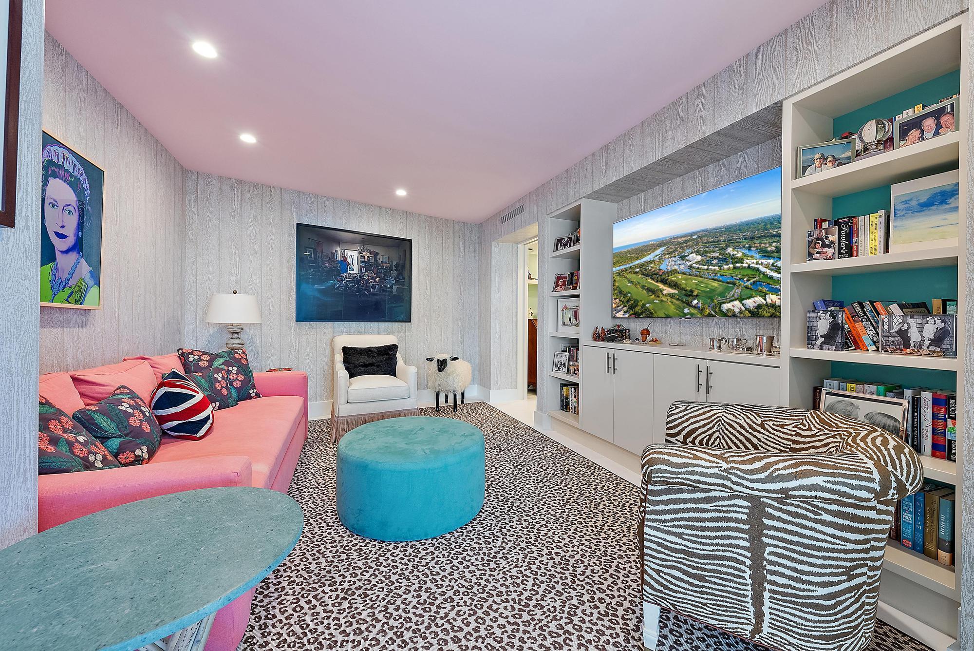 44 Cocoanut Row B310