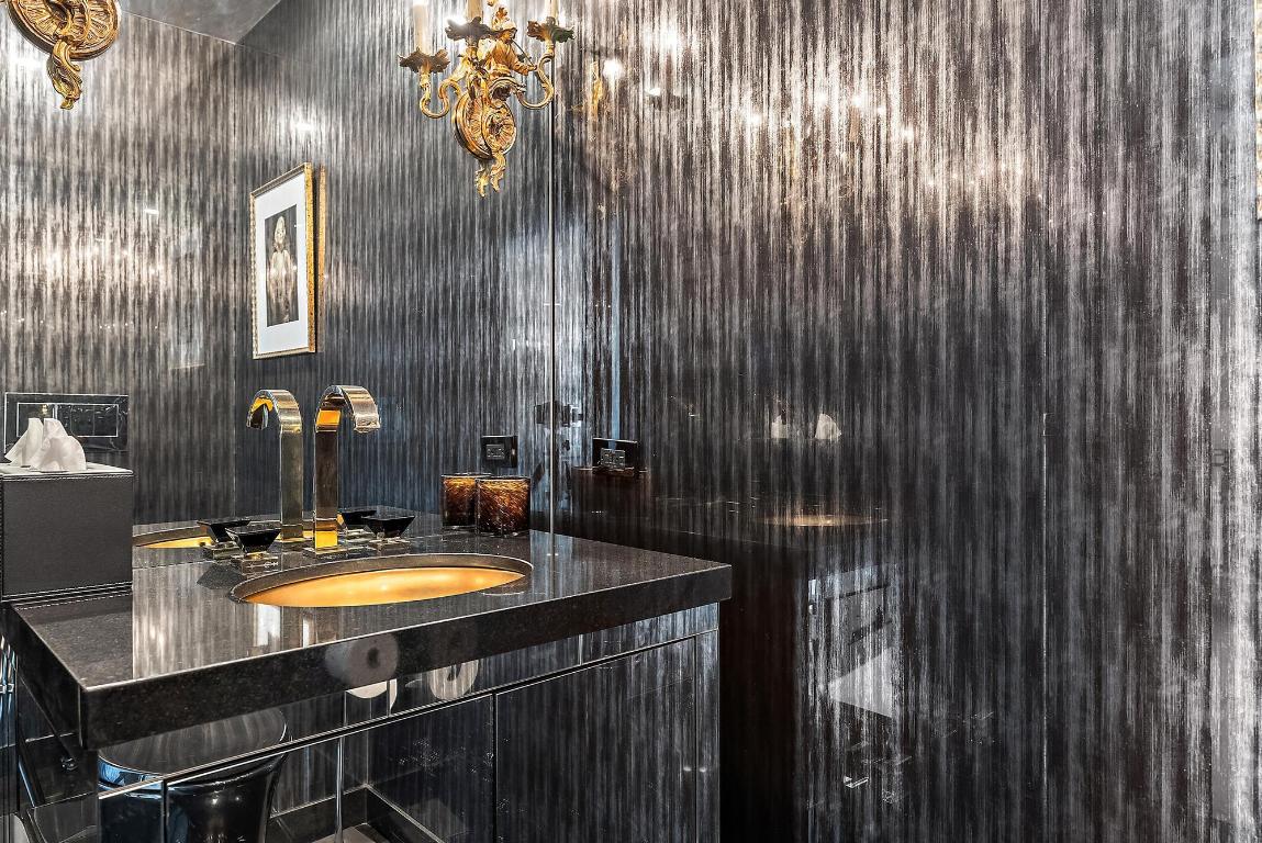 44 Cocoanut Row B310