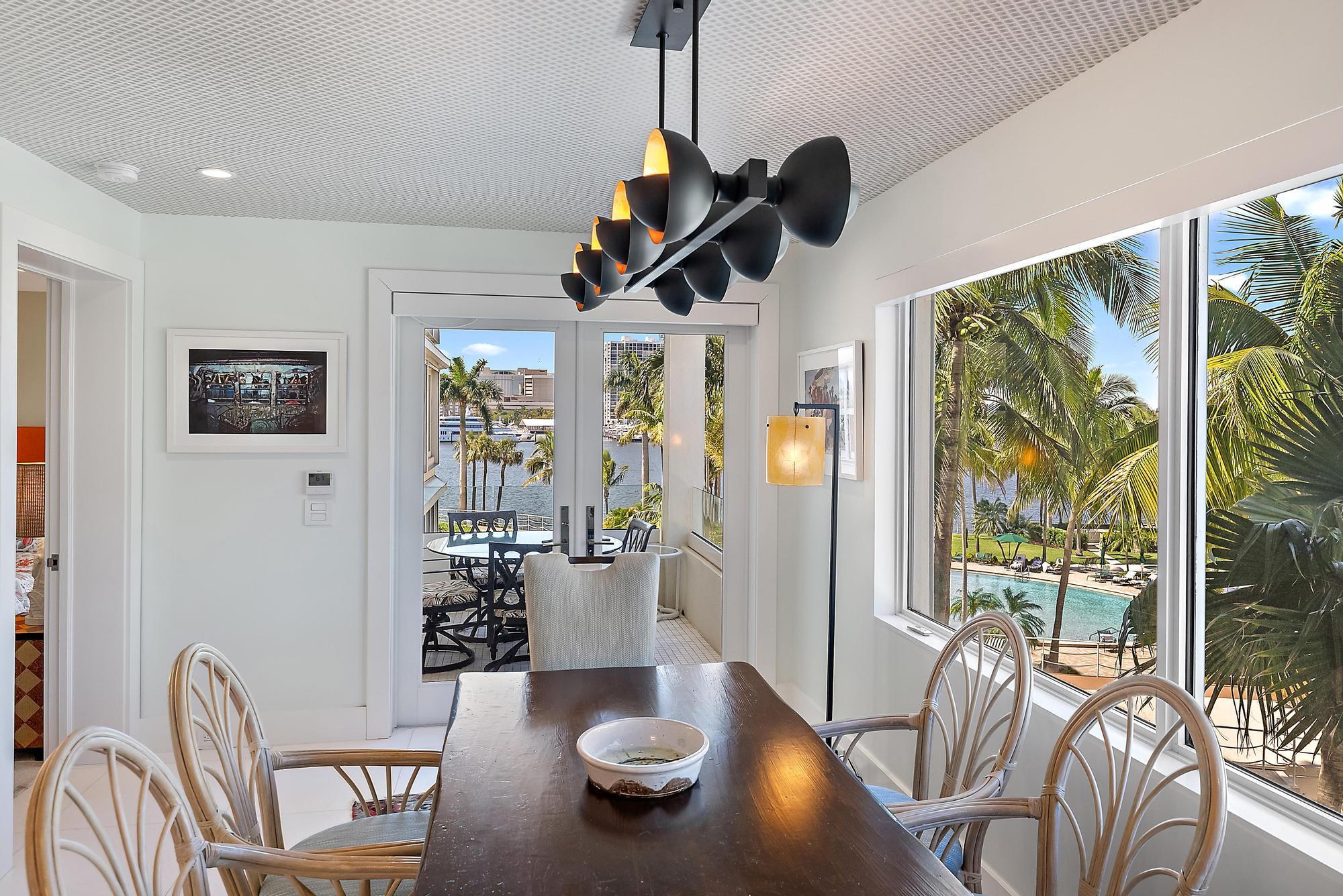 44 Cocoanut Row B310