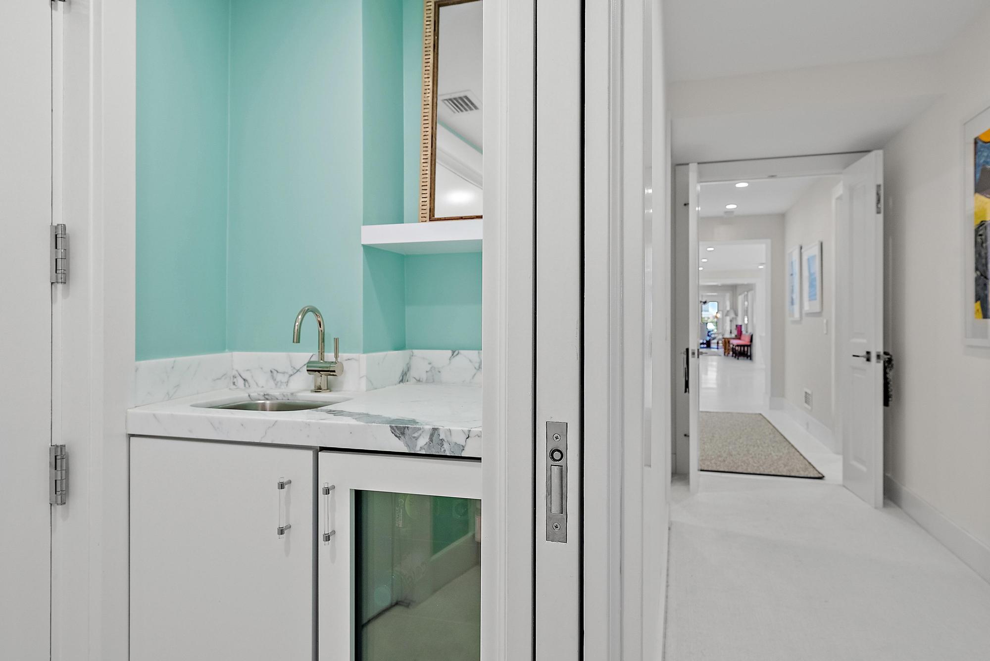 44 Cocoanut Row B310