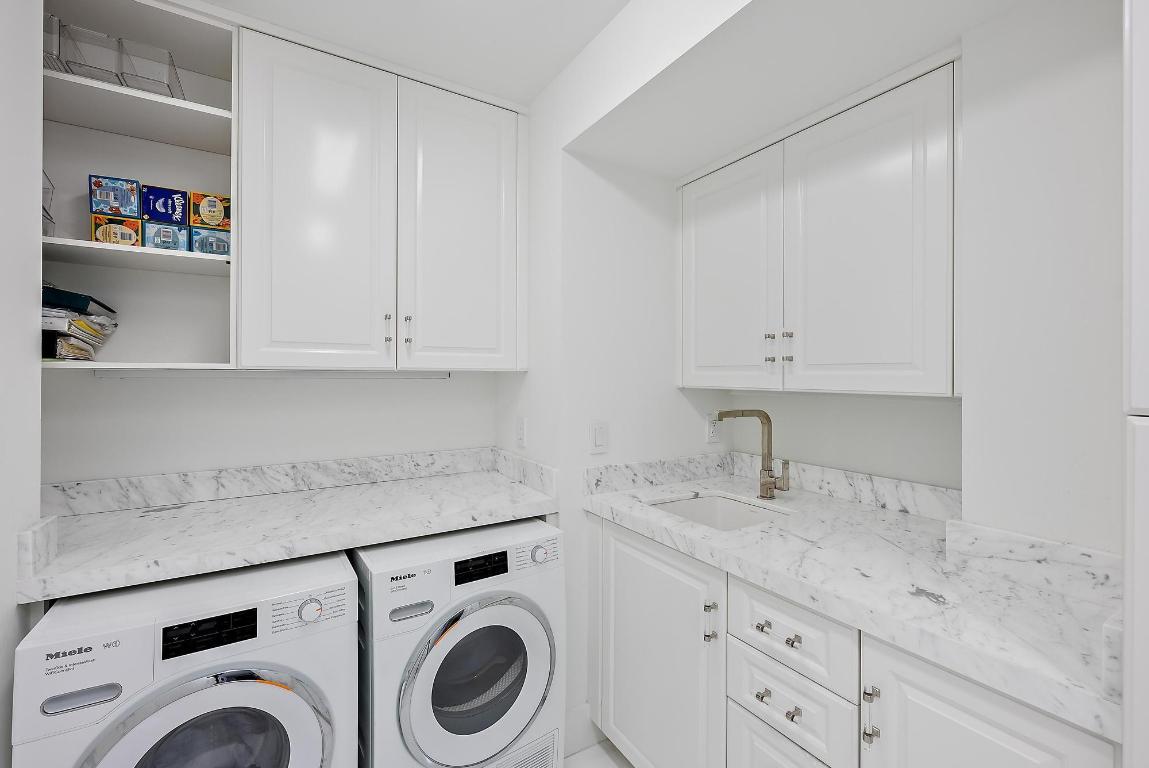 44 Cocoanut Row B310